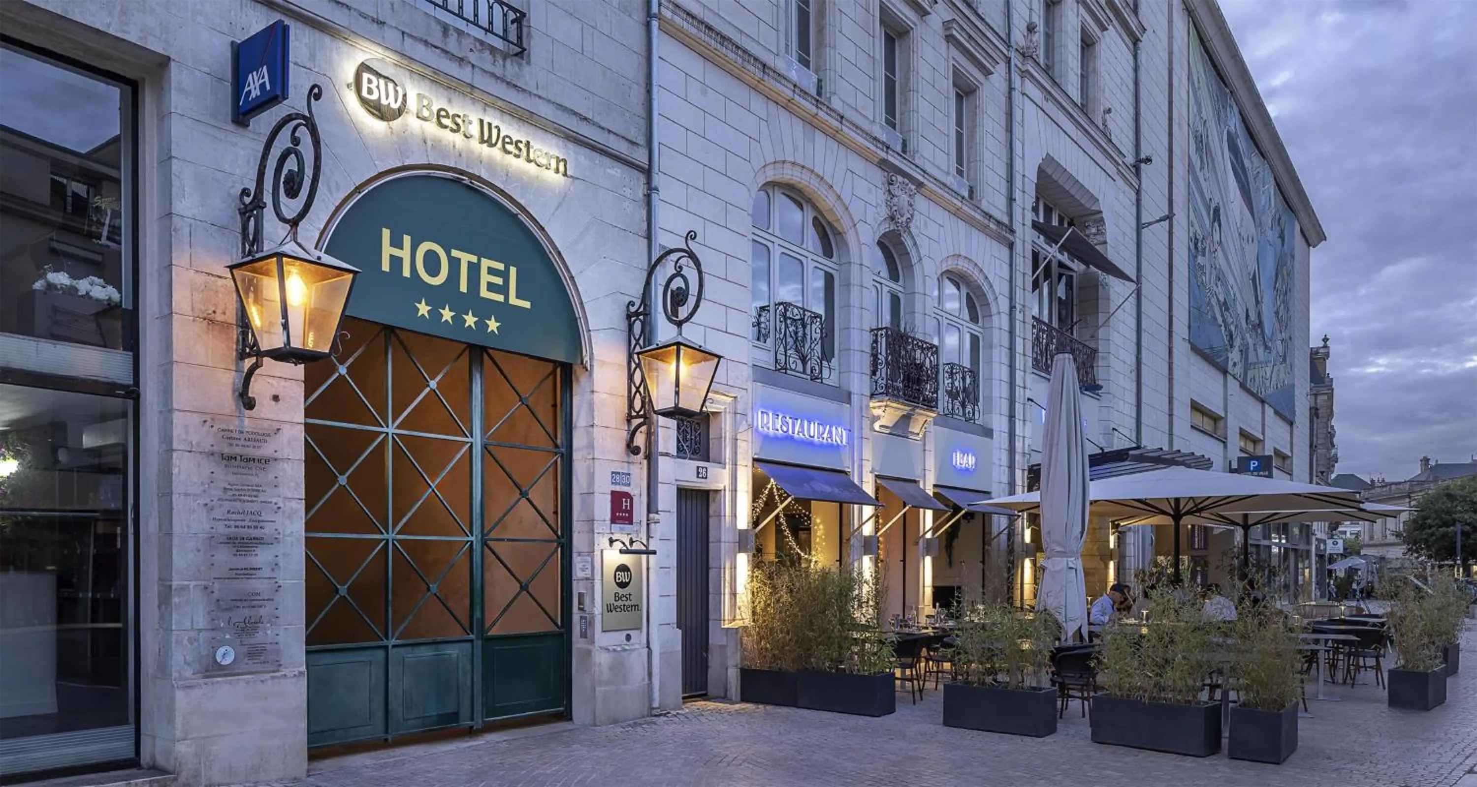 Property building in Best Western Poitiers Centre Le Grand Hôtel