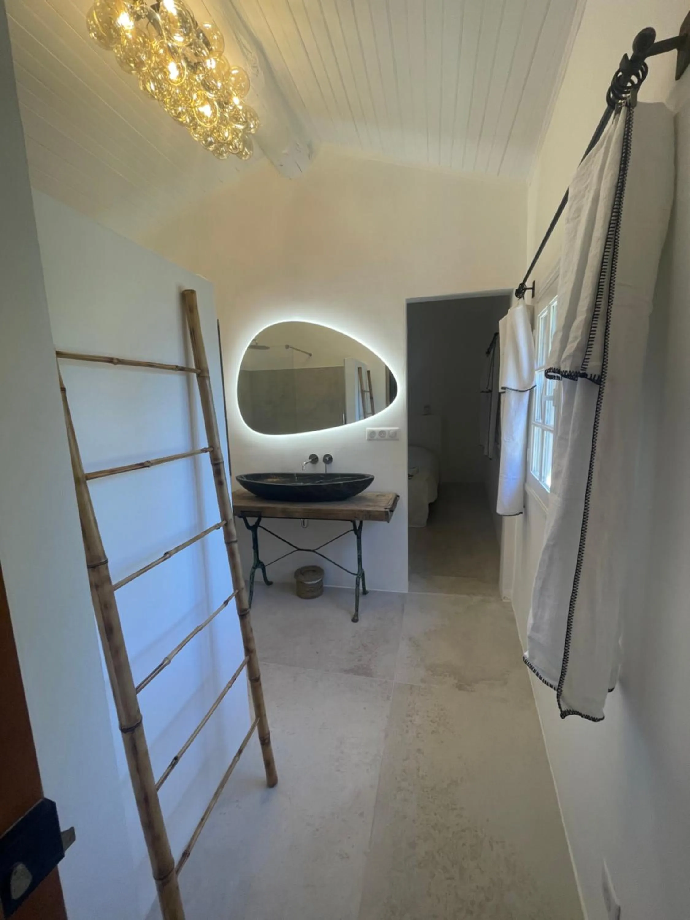 Bathroom, Bed in Mas des Alpilles