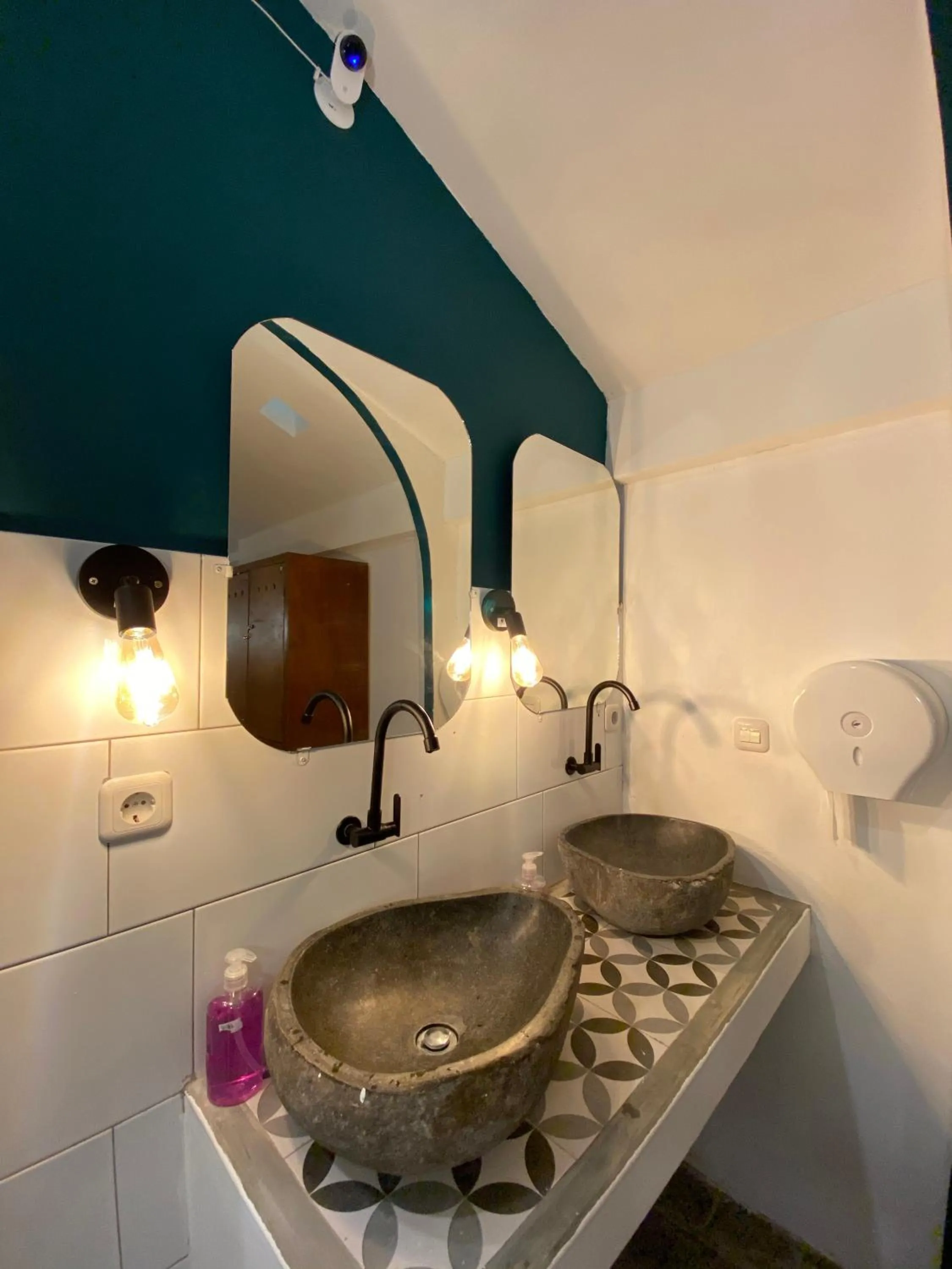 Bathroom in Wonderloft Hostel Jogja