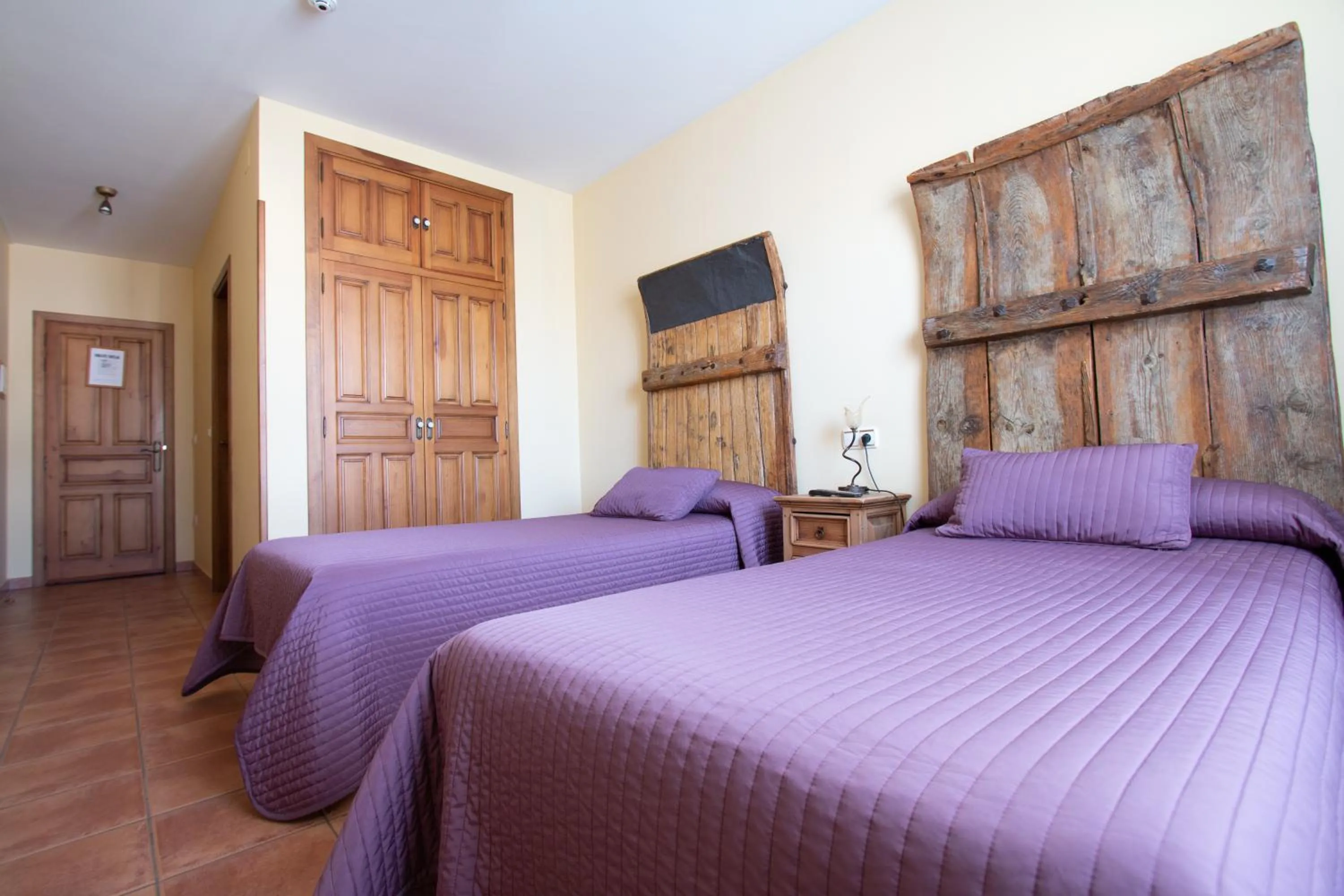 Photo of the whole room, Bed in Tirontillana