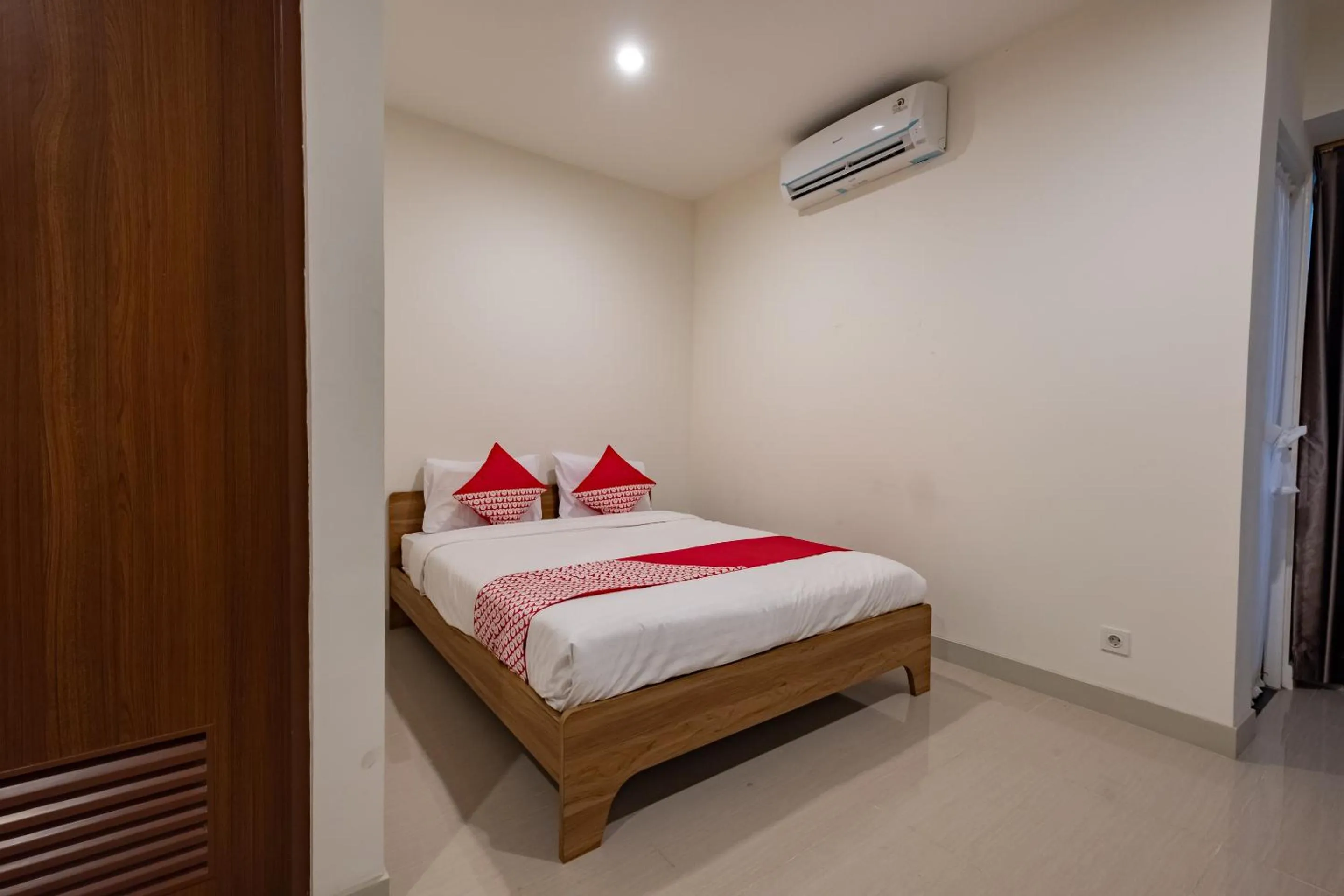 Bedroom in OYO 2245 Apartment Grand Kamala Lagoon