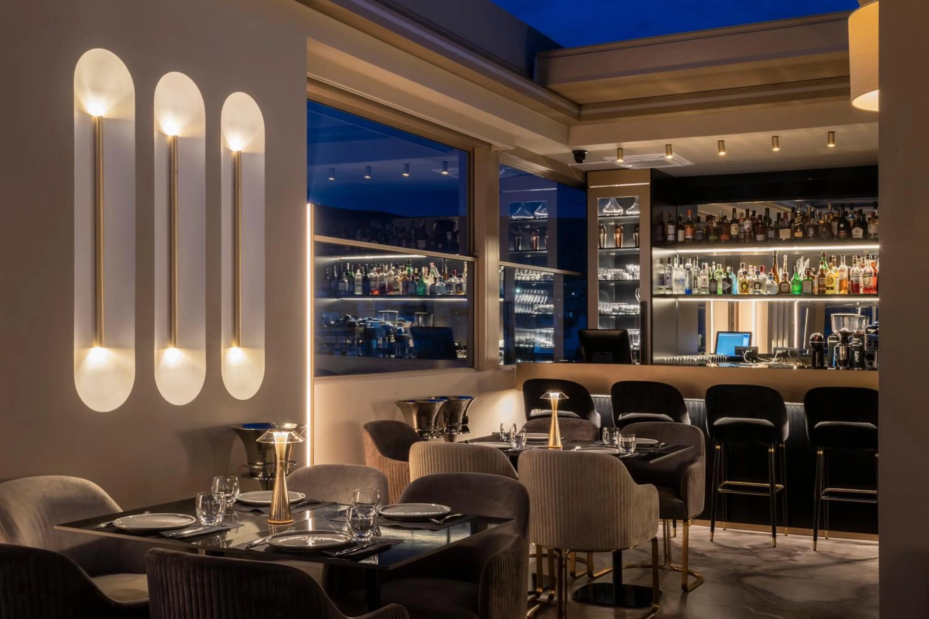 Restaurant/places to eat in Heritage Hill Hotel