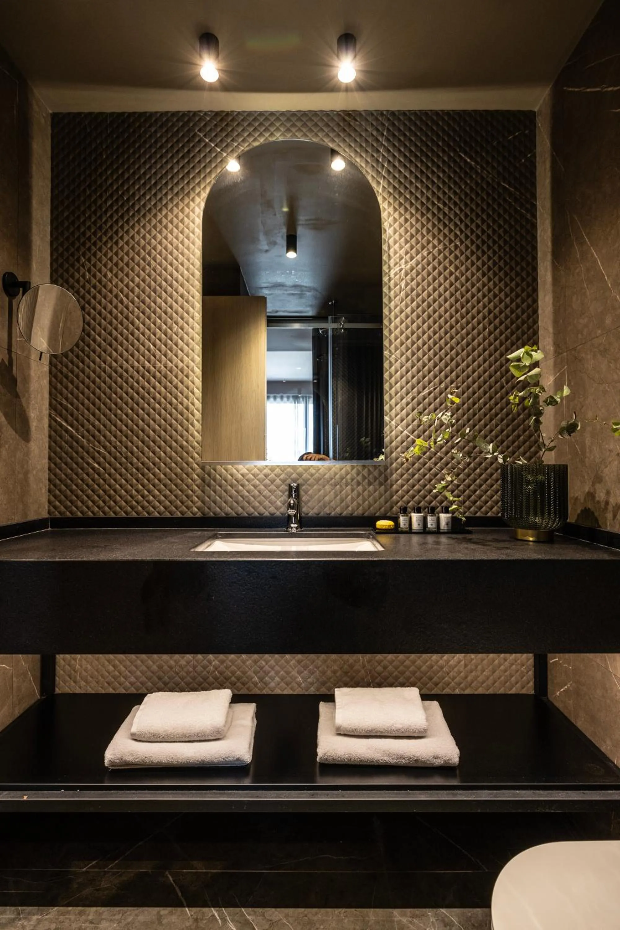 Bathroom in Heritage Hill Hotel
