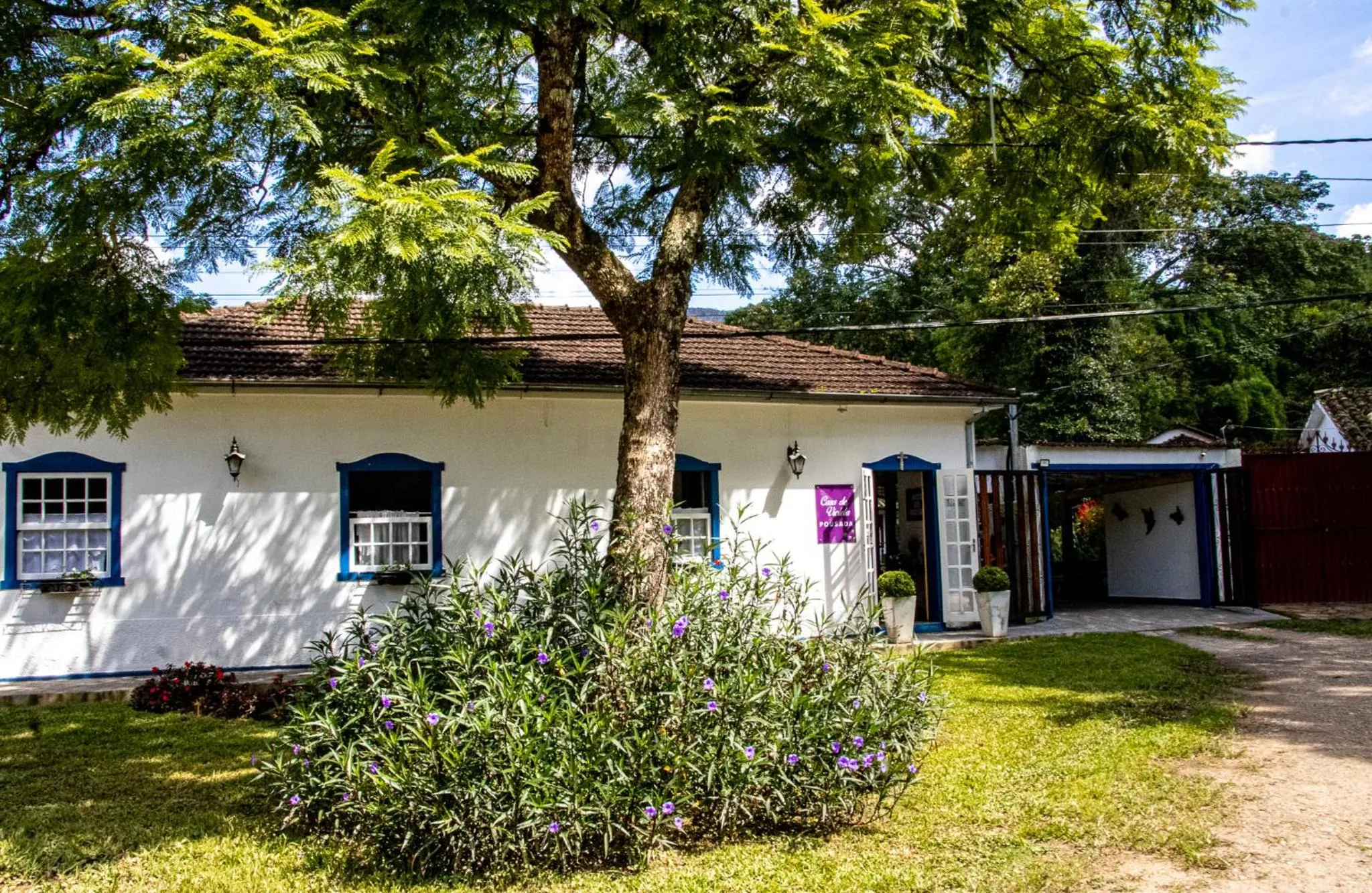 Property building in Casa de Violeta Pousada
