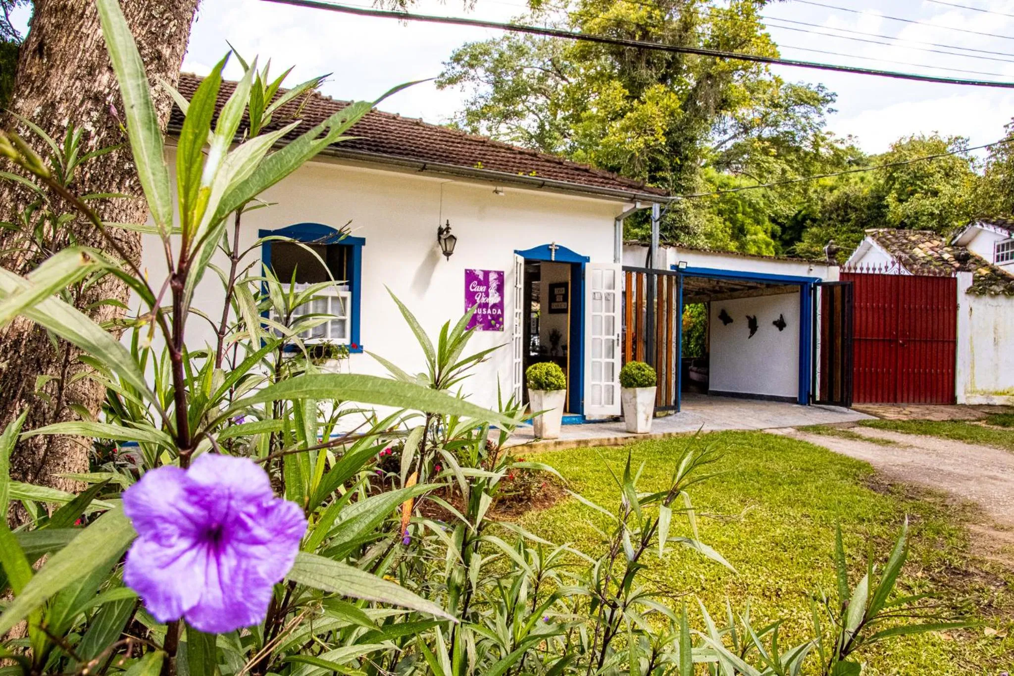Property building in Casa de Violeta Pousada