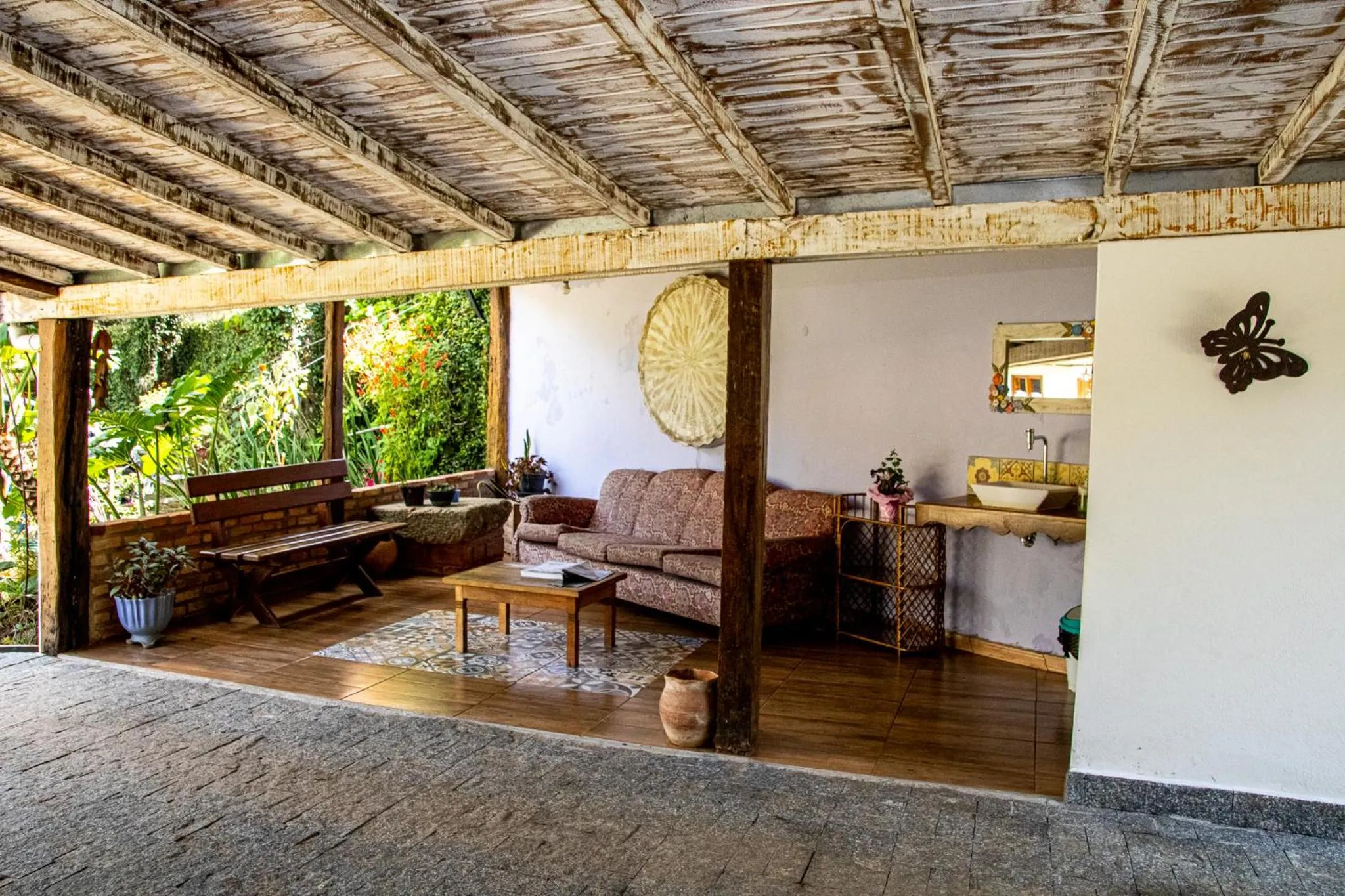 Seating area in Casa de Violeta Pousada