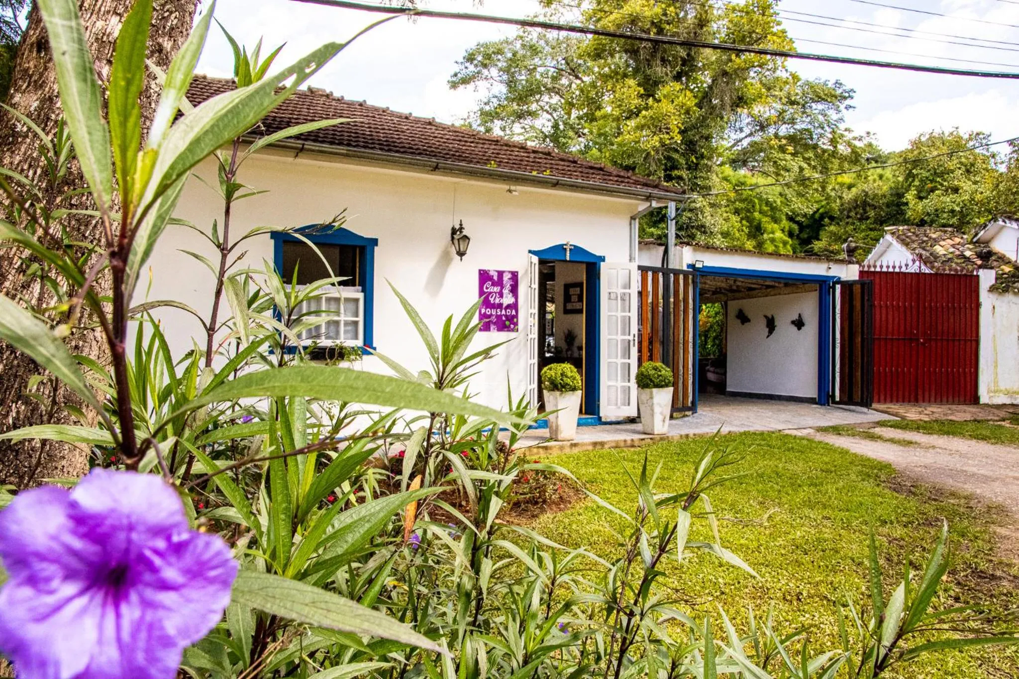 Property building in Casa de Violeta Pousada