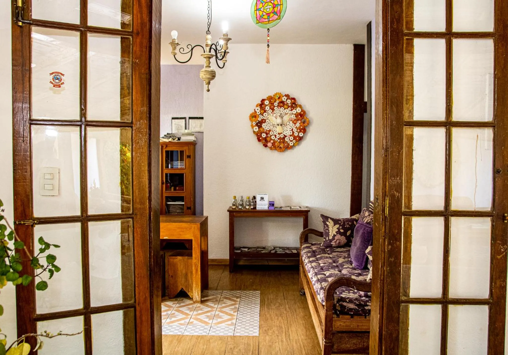 Seating area, Bed in Casa de Violeta Pousada