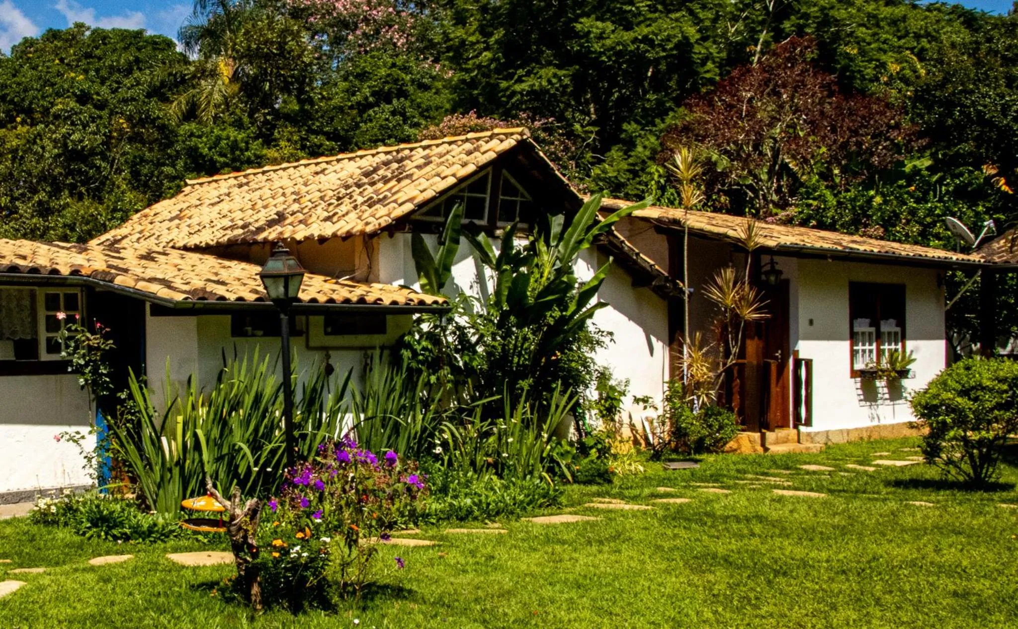 Property building in Casa de Violeta Pousada