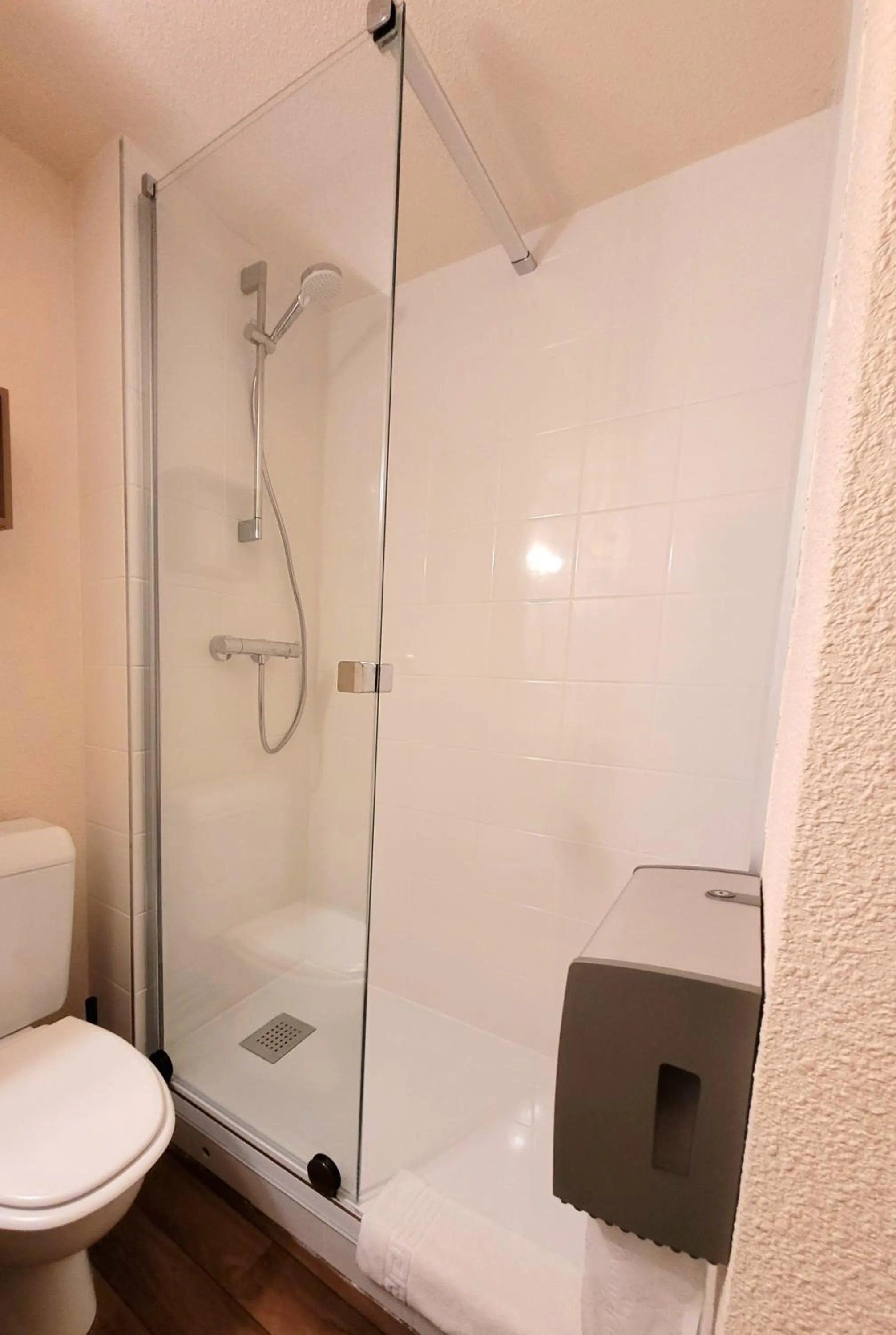 Shower in Contact Hôtel Solana, Niort MendesFrance