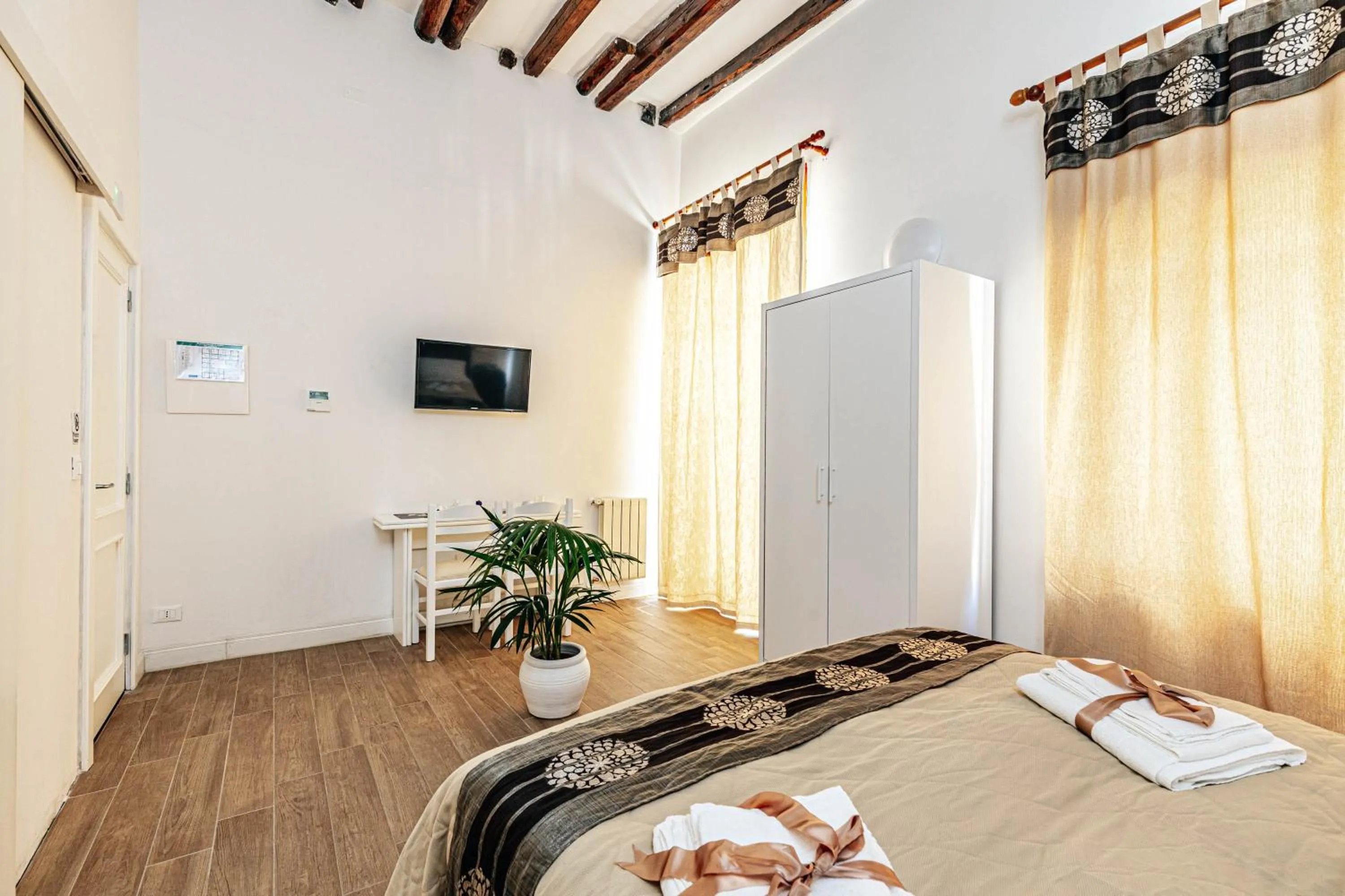 Photo of the whole room, Bed in Giulio Cesare 14, Residence