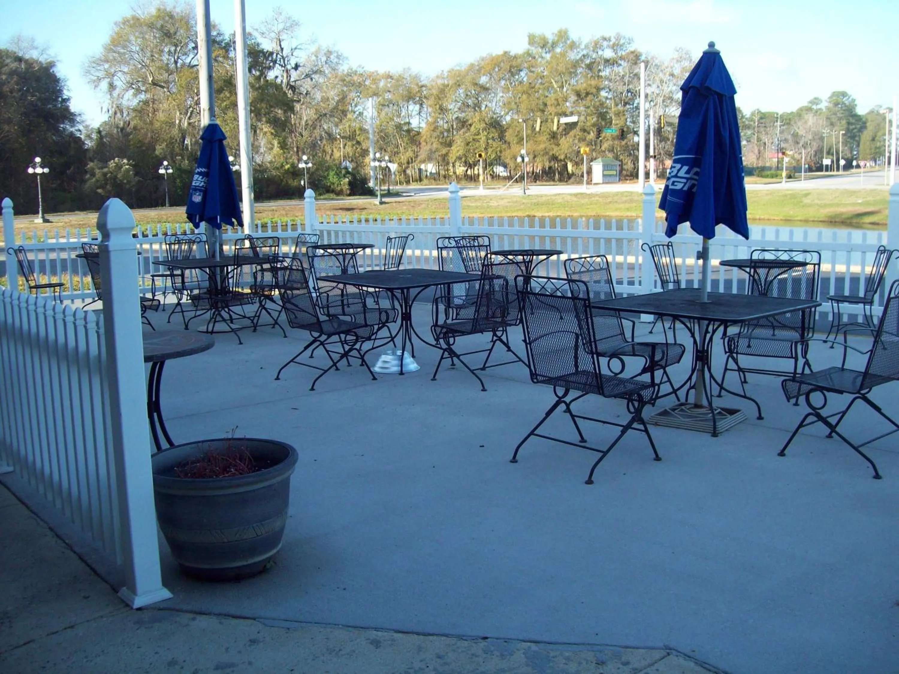 Patio in Days Inn by Wyndham Savannah Airport