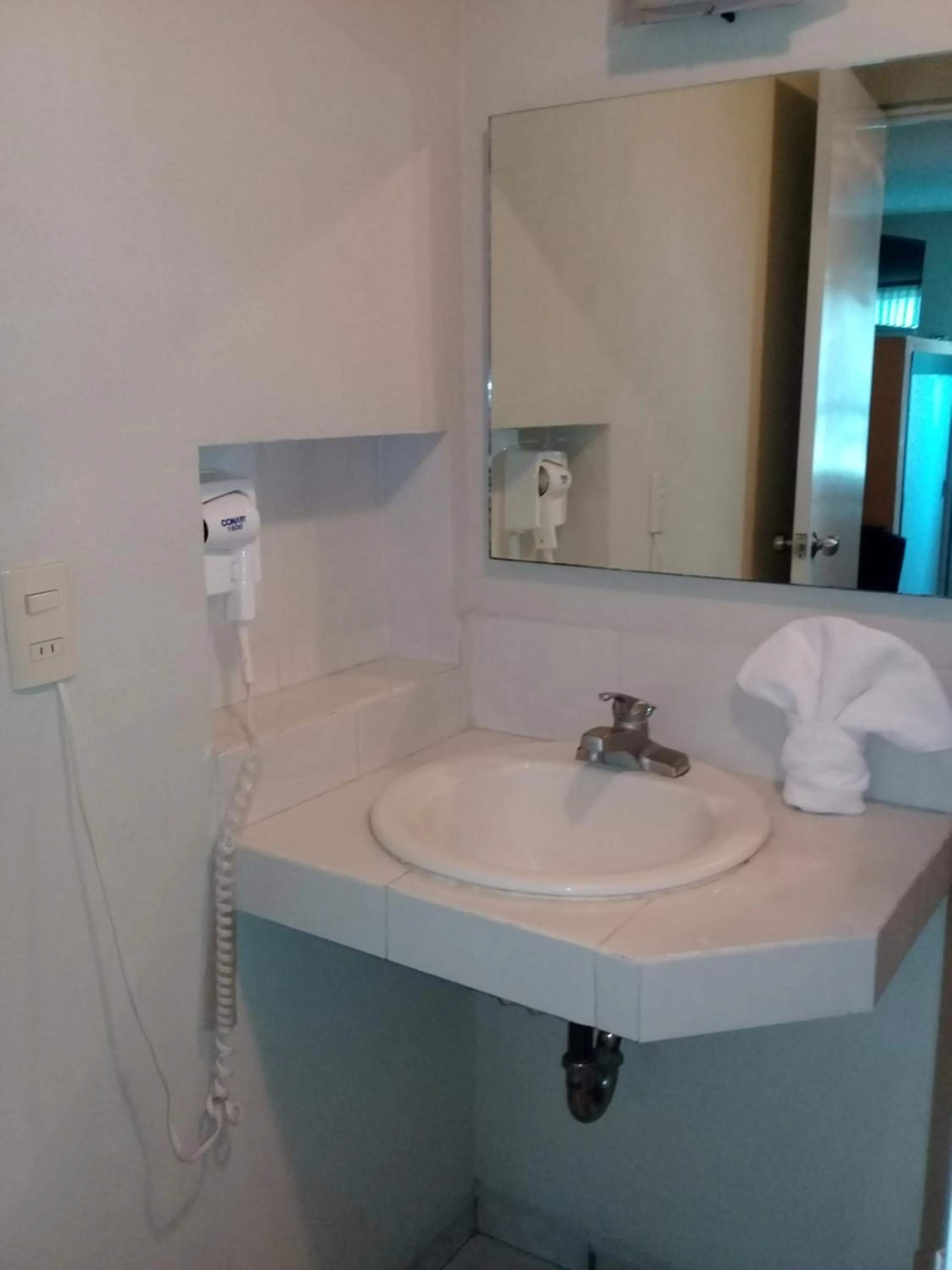 Bathroom in Howard Johnson by Wyndham Guanajuato Leon Avenida