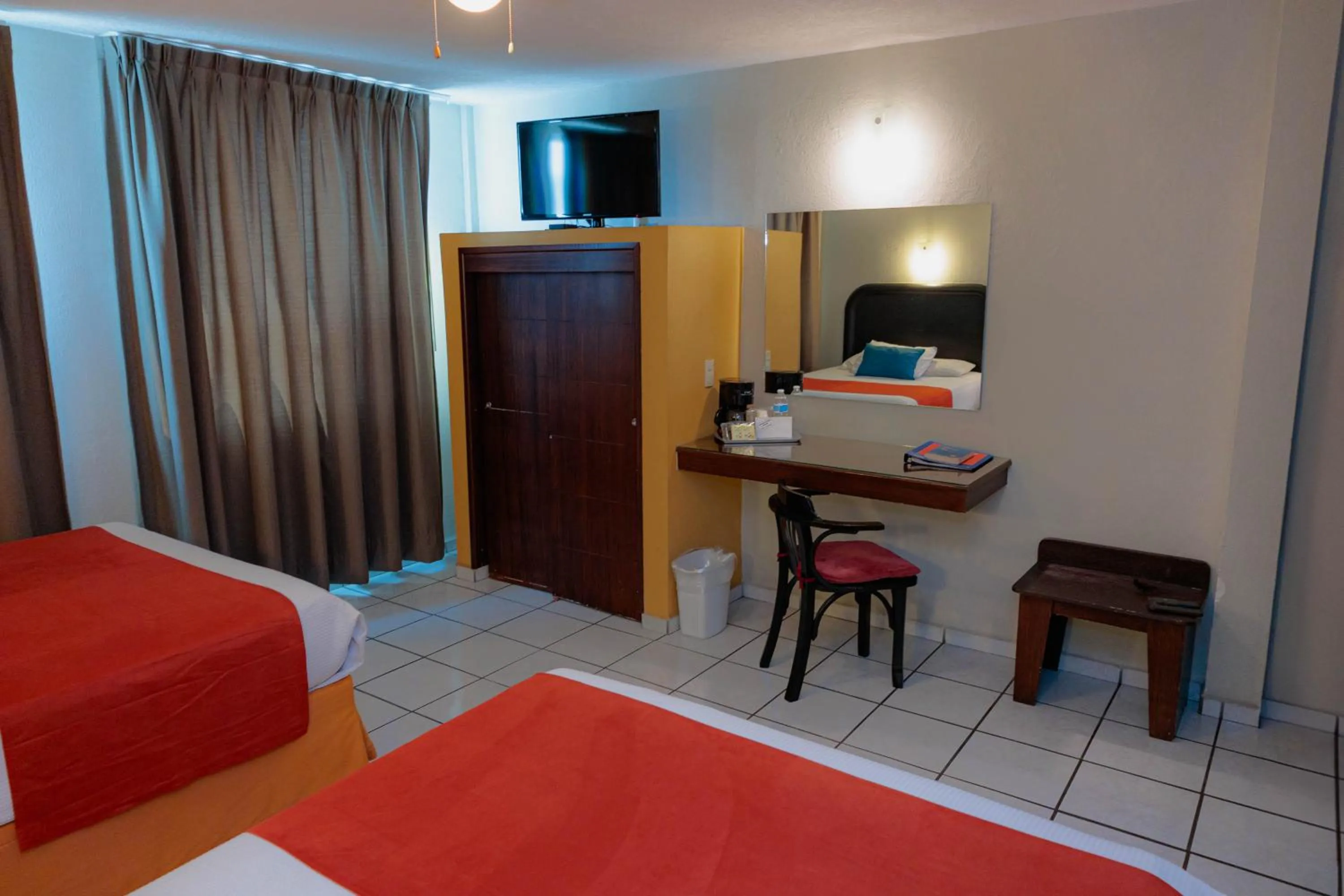 Photo of the whole room in Howard Johnson by Wyndham Guanajuato Leon Avenida