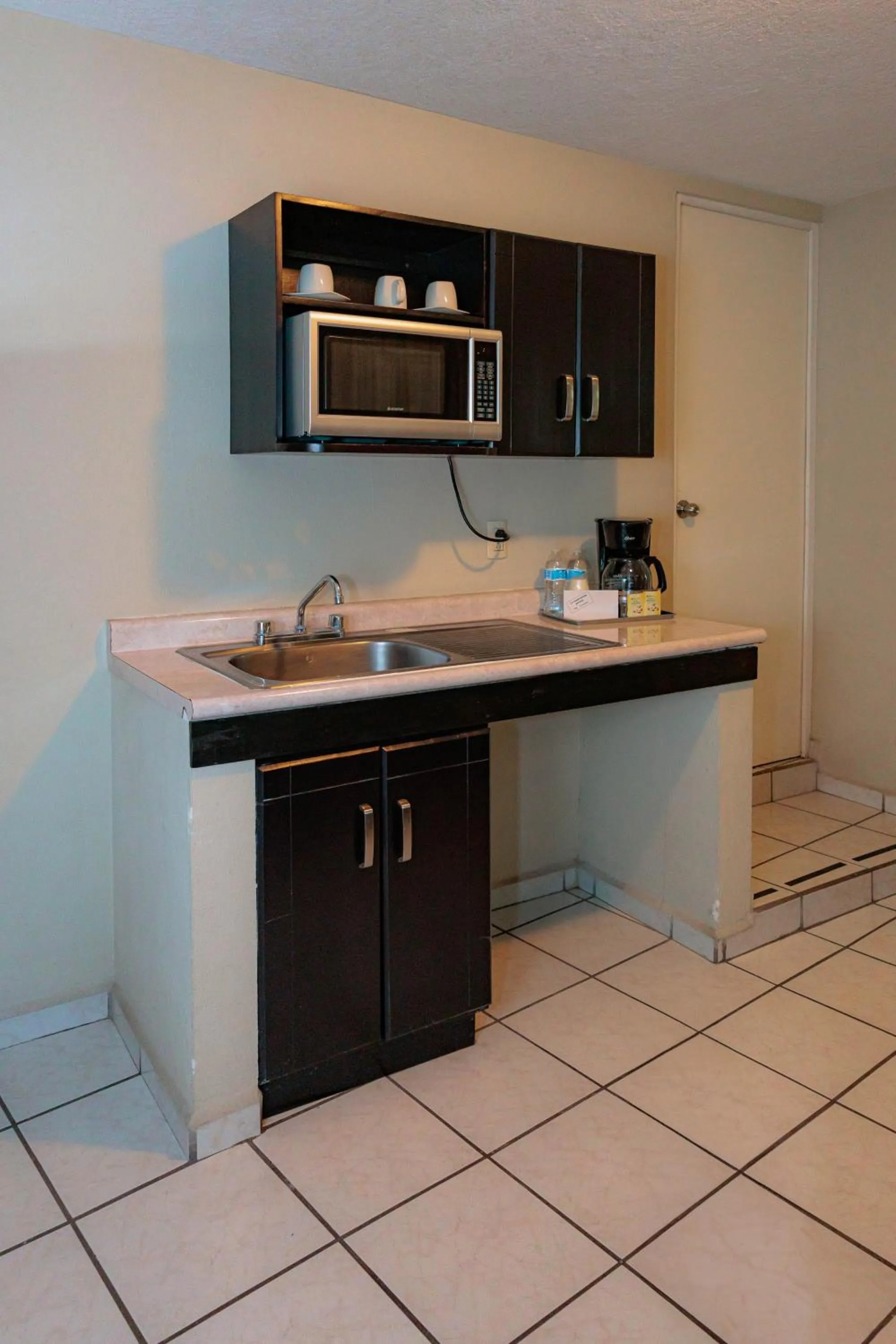 Kitchen or kitchenette in Howard Johnson by Wyndham Guanajuato Leon Avenida