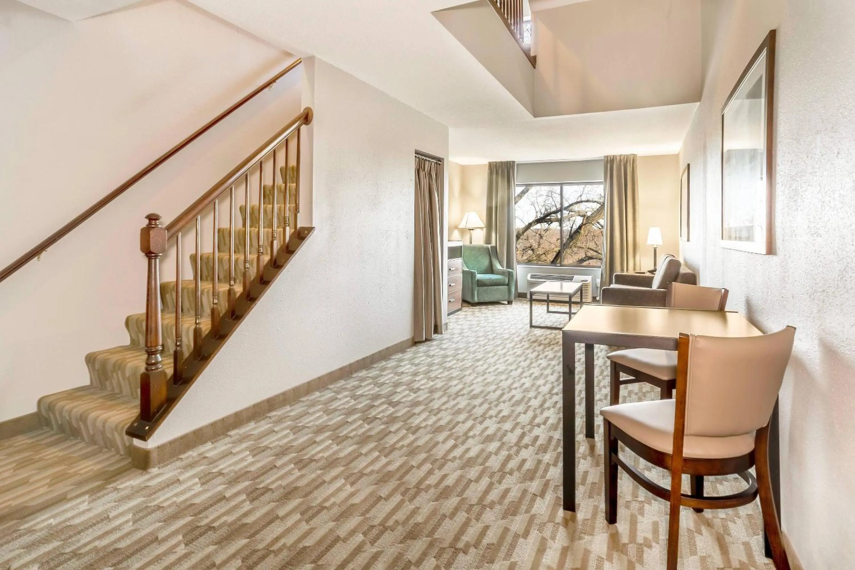 Bedroom in Riverview Inn & Suites, an Ascend Collection Hotel