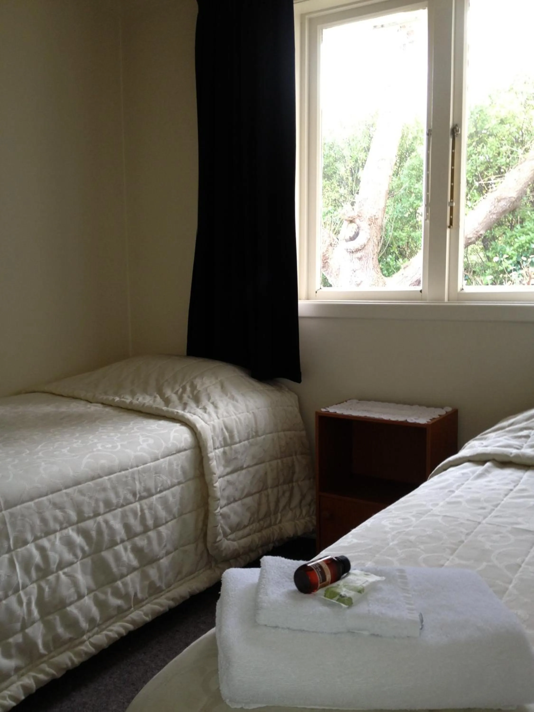 Bedroom, Bed in Lovett Lodge