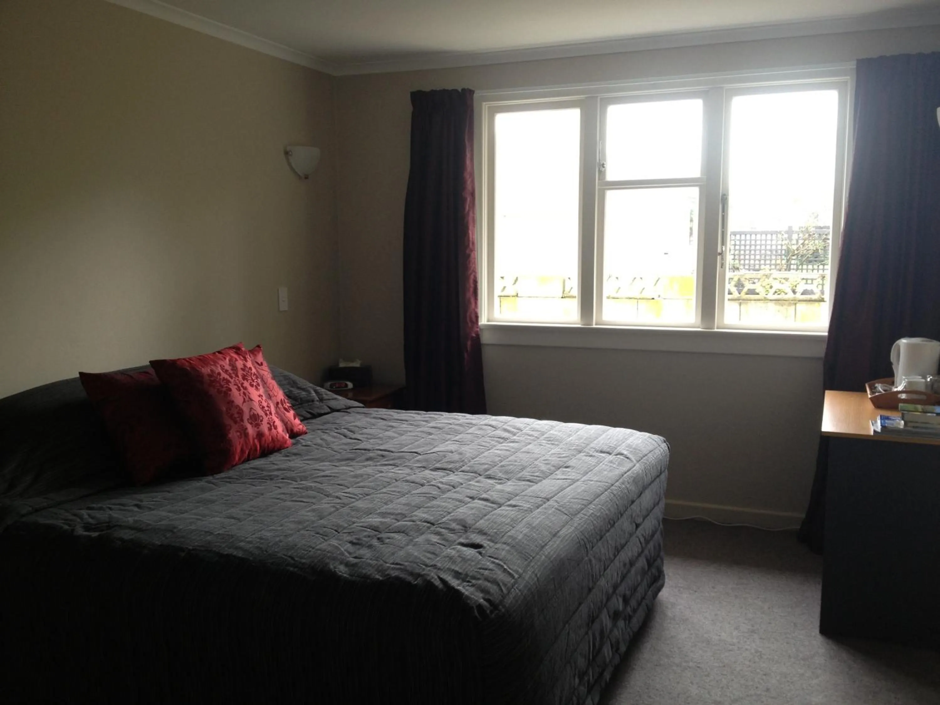 Bedroom, Bed in Lovett Lodge