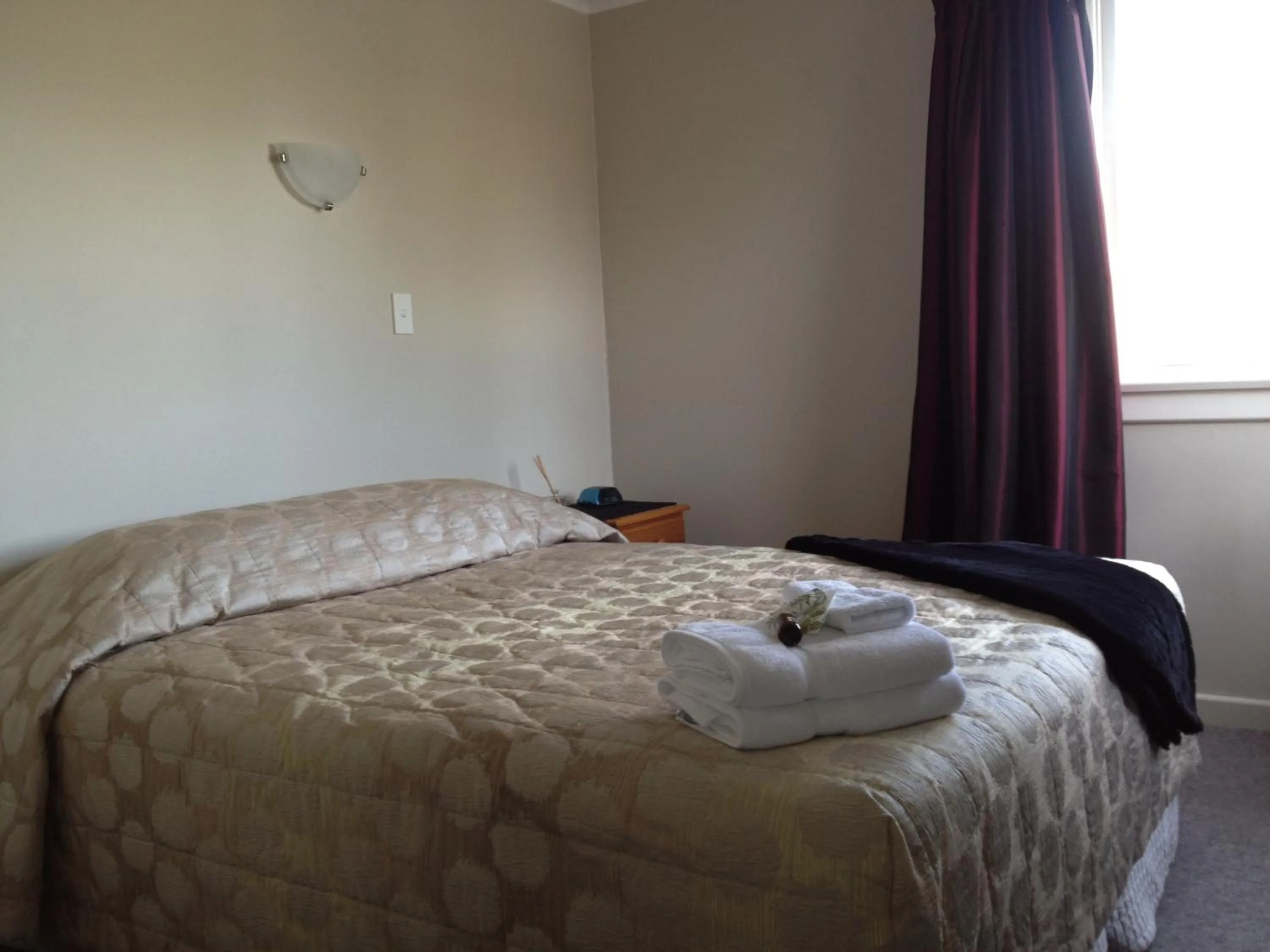 Bedroom, Bed in Lovett Lodge