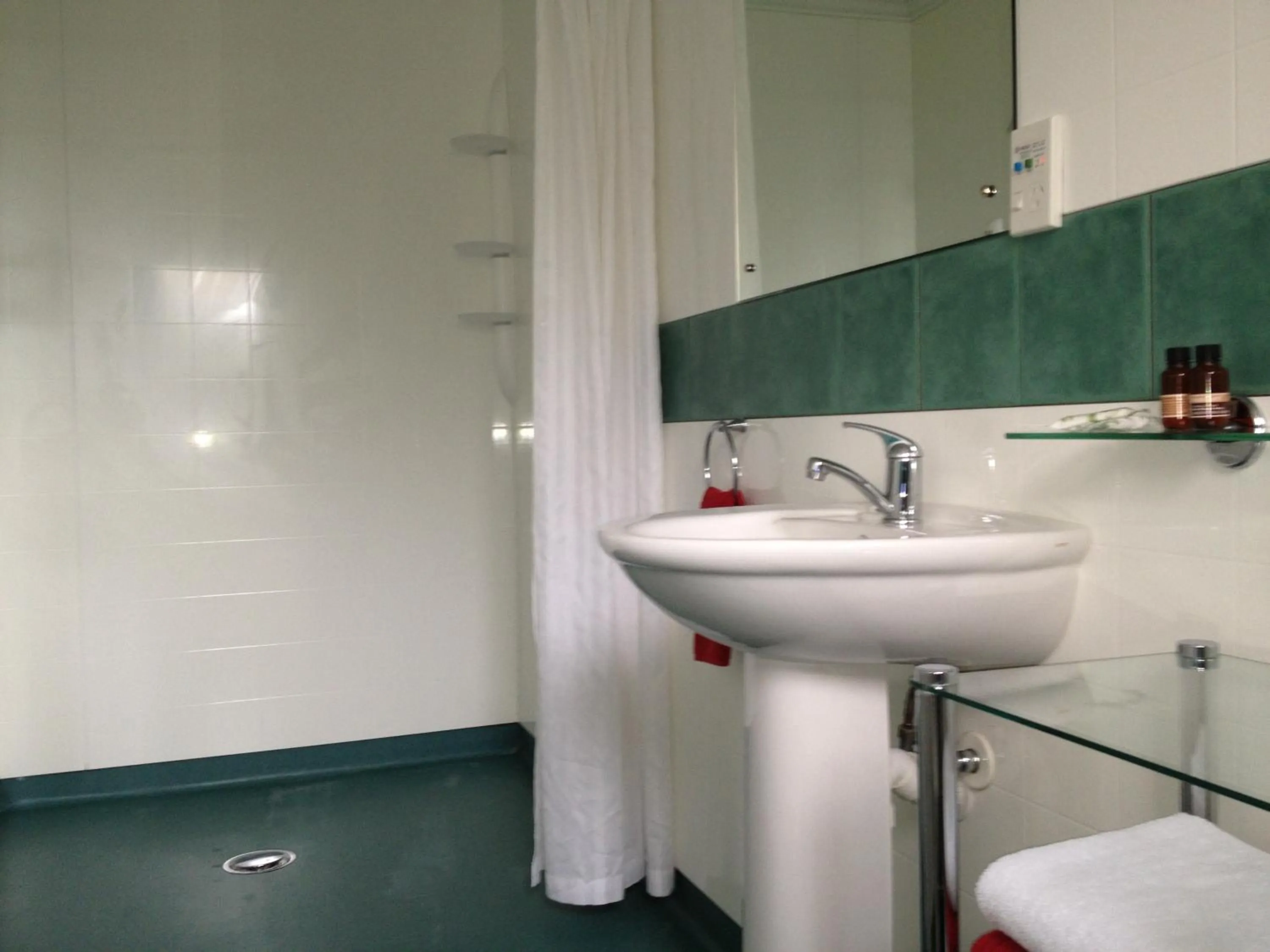 Shower in Lovett Lodge