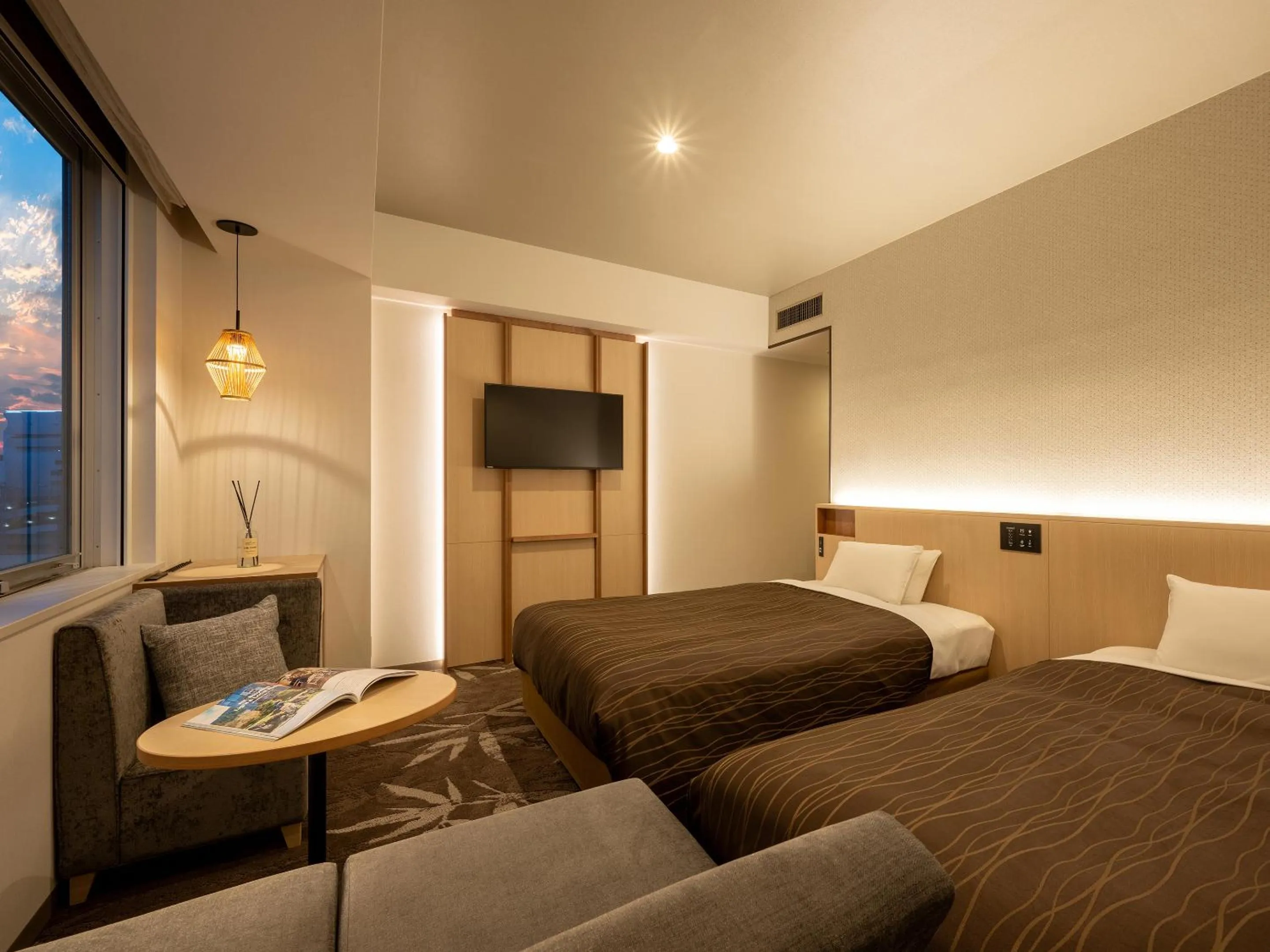 Photo of the whole room, Bed in Sendai Washington Hotel