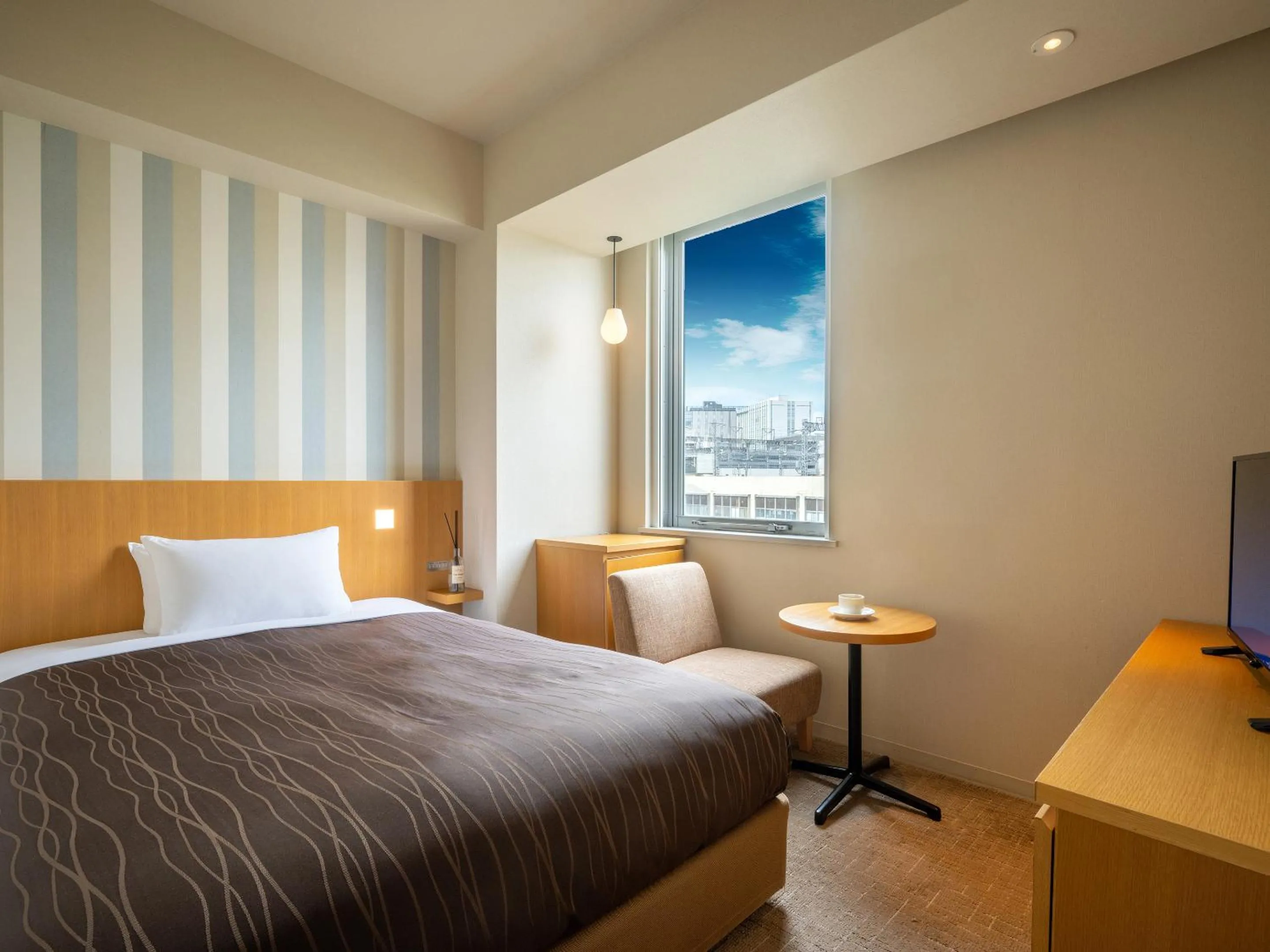 Photo of the whole room, Bed in Sendai Washington Hotel