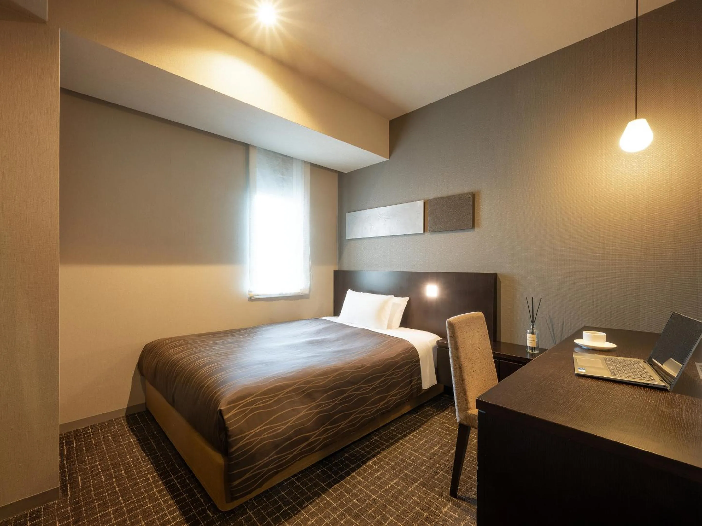 Photo of the whole room, Bed in Sendai Washington Hotel