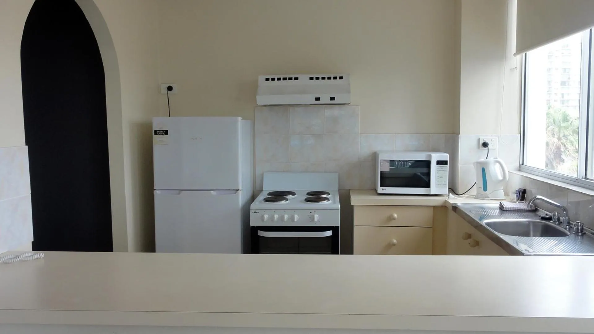 Kitchen or kitchenette in Quarterdeck Apartments