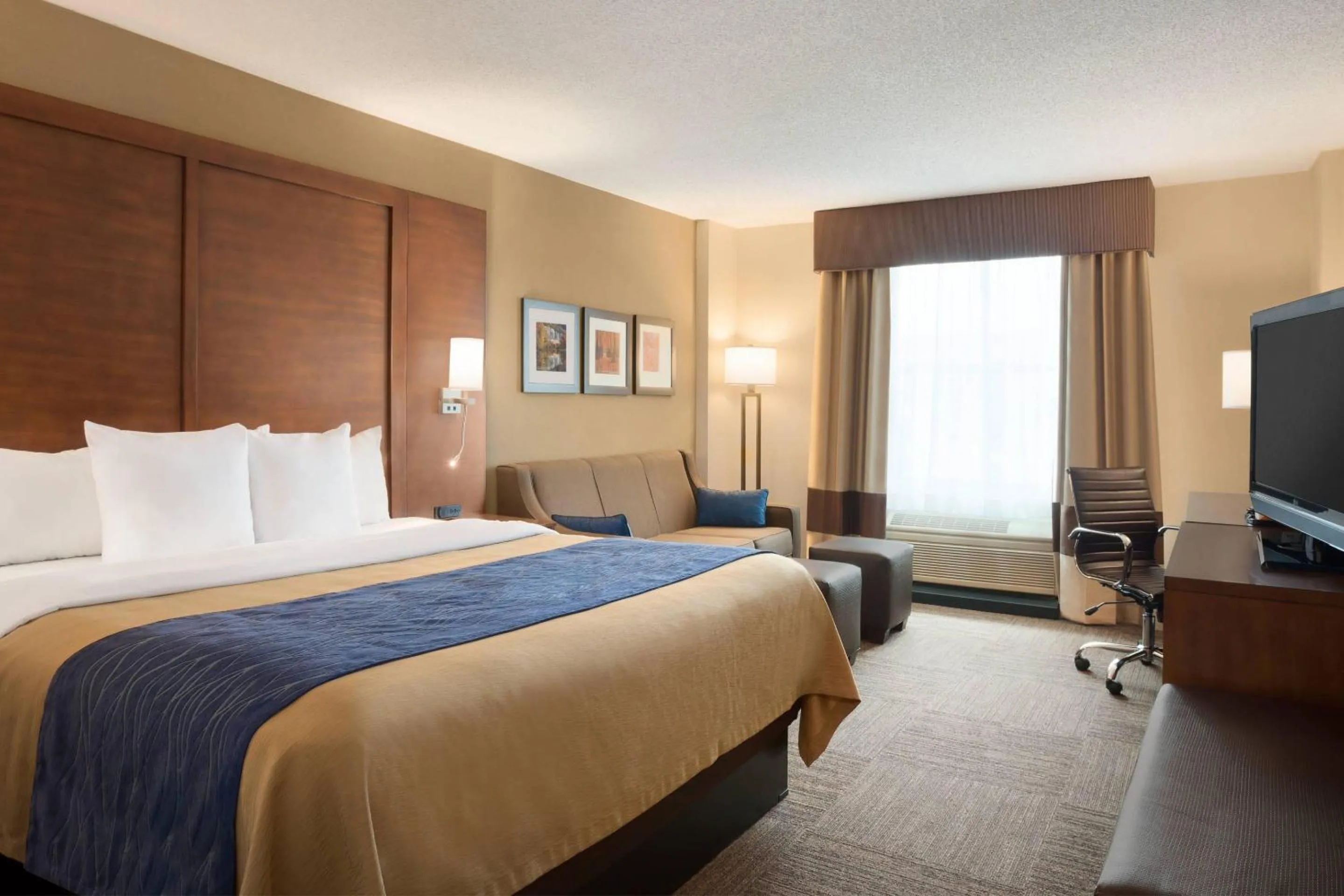 Bedroom, Bed in Comfort Inn & Suites Presidential