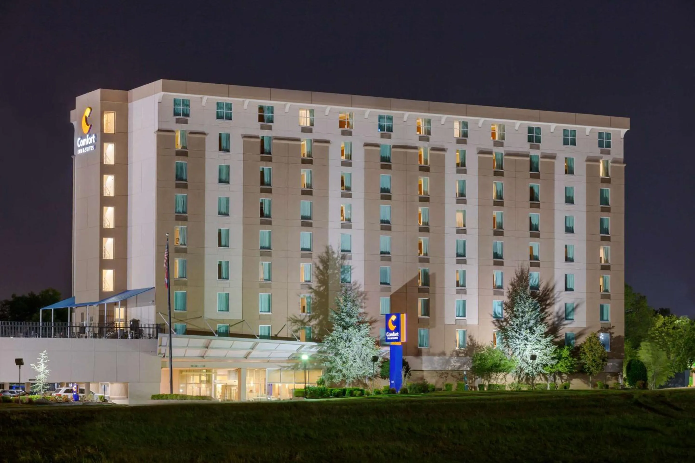 Property building in Comfort Inn & Suites Presidential