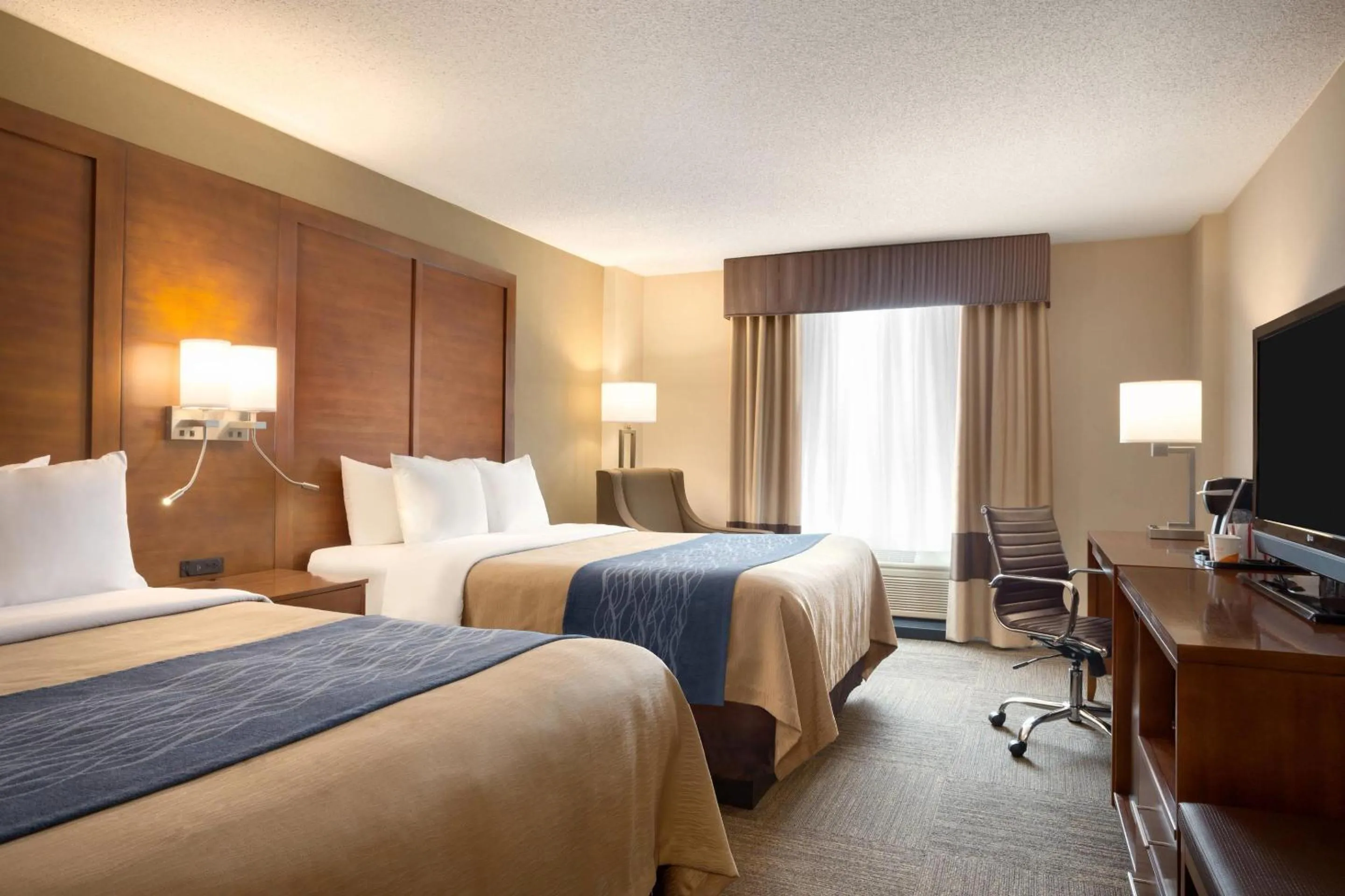 Bedroom, Bed in Comfort Inn & Suites Presidential