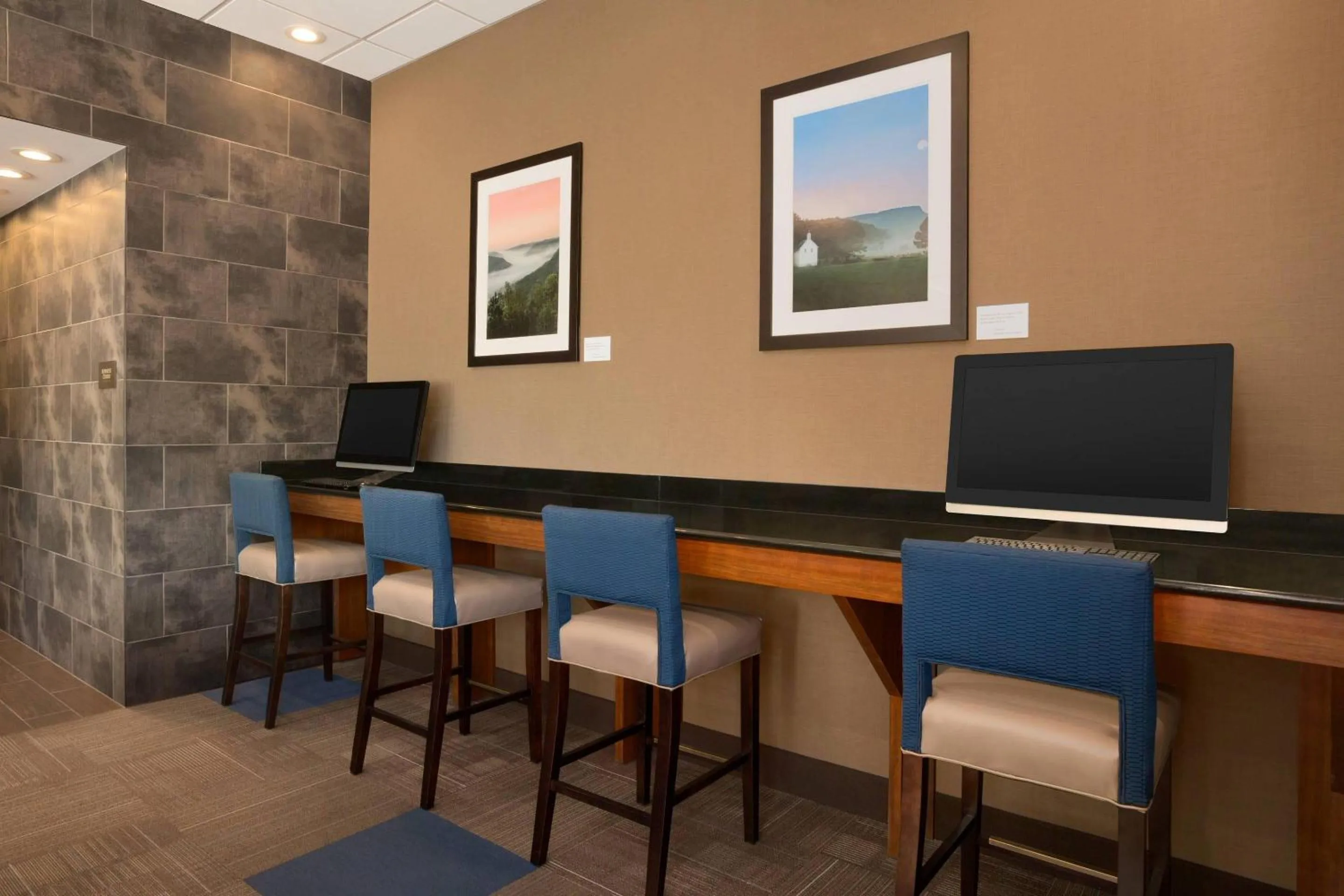 Business facilities in Comfort Inn & Suites Presidential