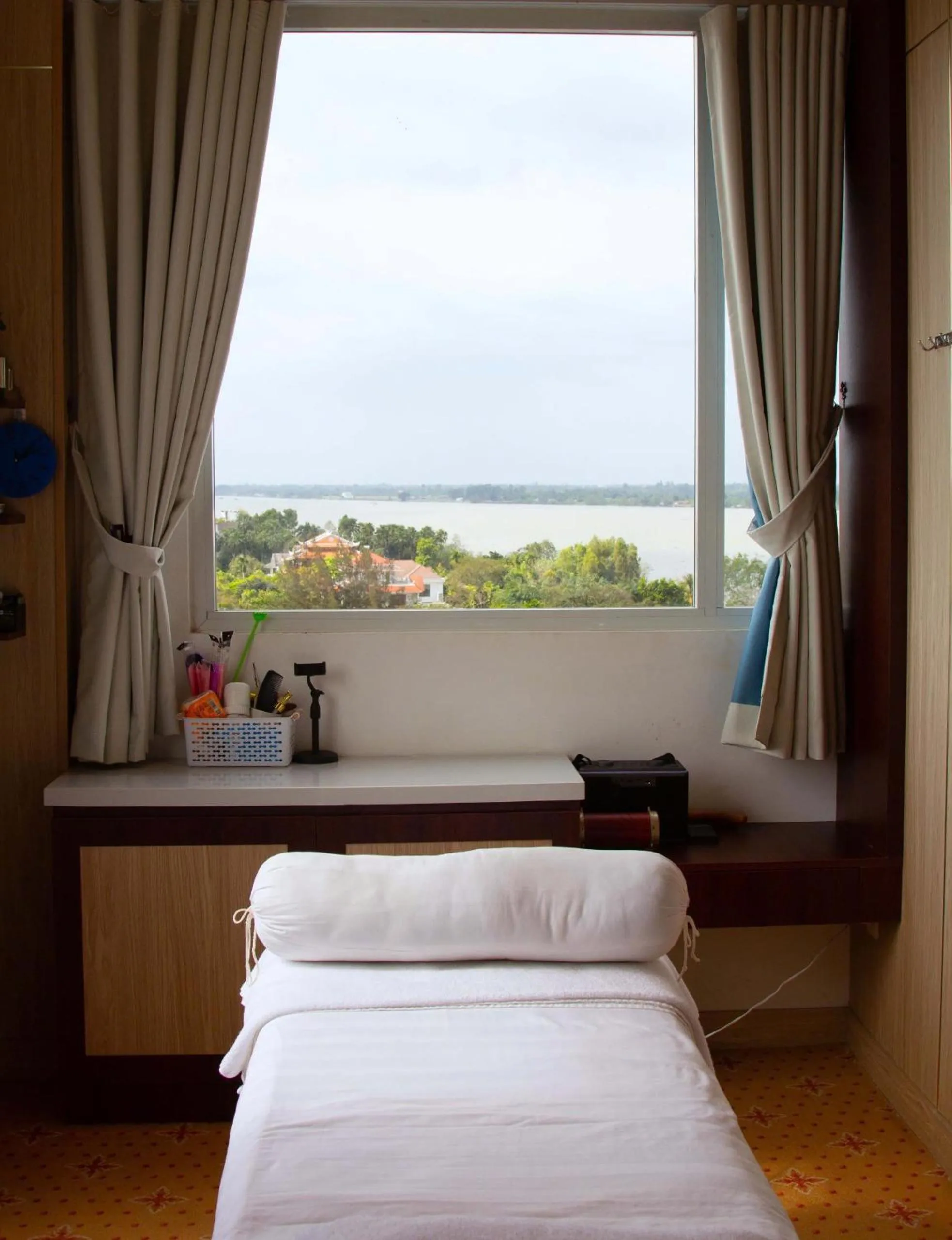 Spa and wellness centre/facilities, Bed in Van Phat Riverside Hotel