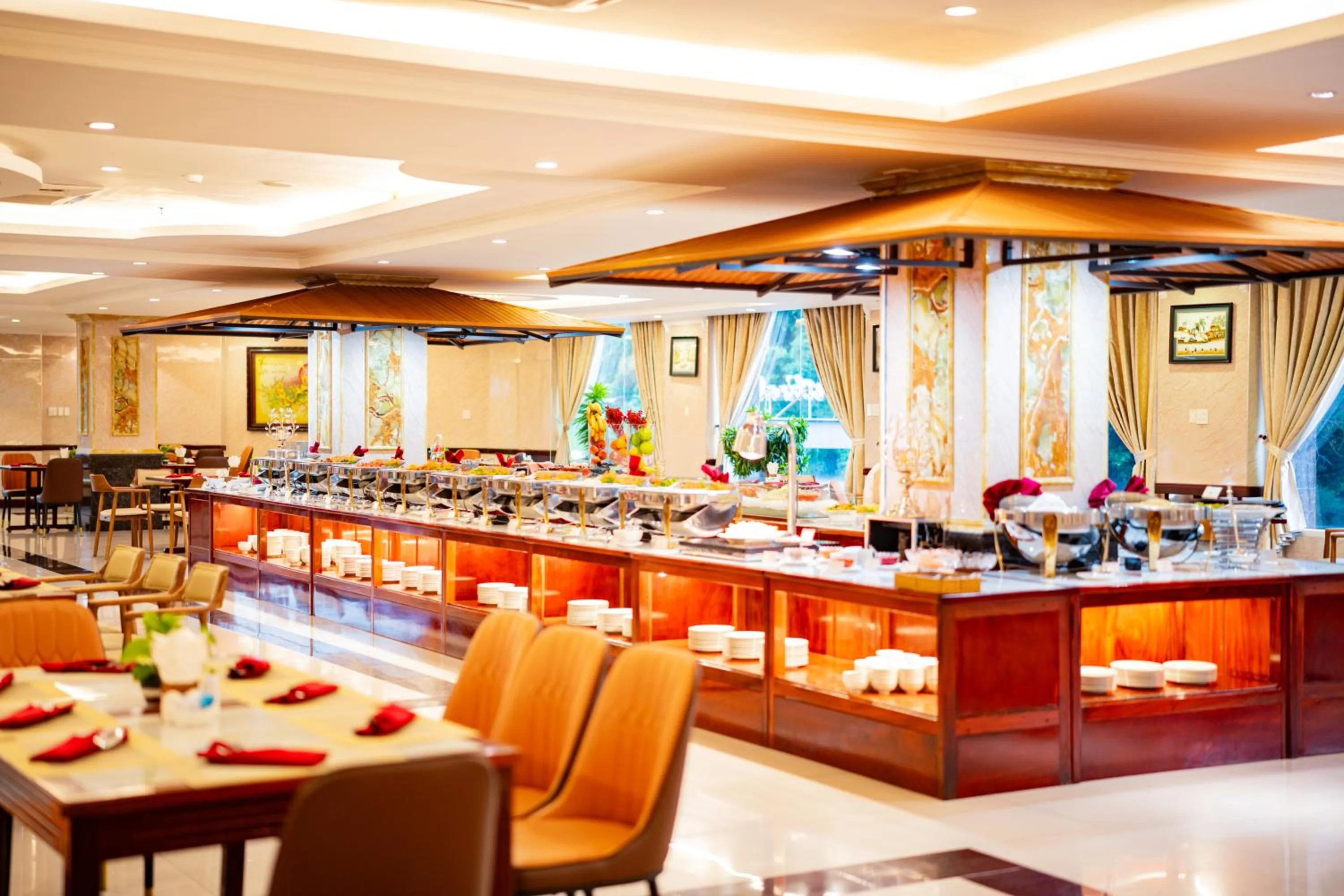 Restaurant/places to eat in Van Phat Riverside Hotel