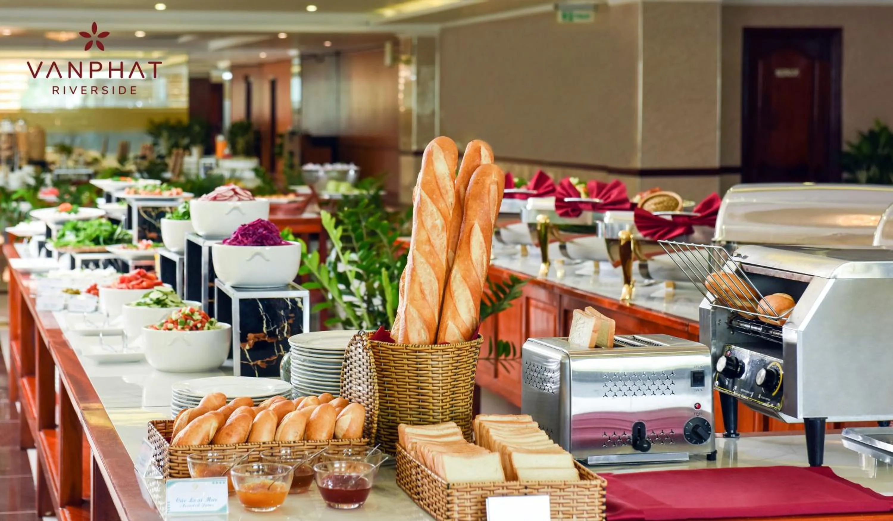 Restaurant/places to eat in Van Phat Riverside Hotel