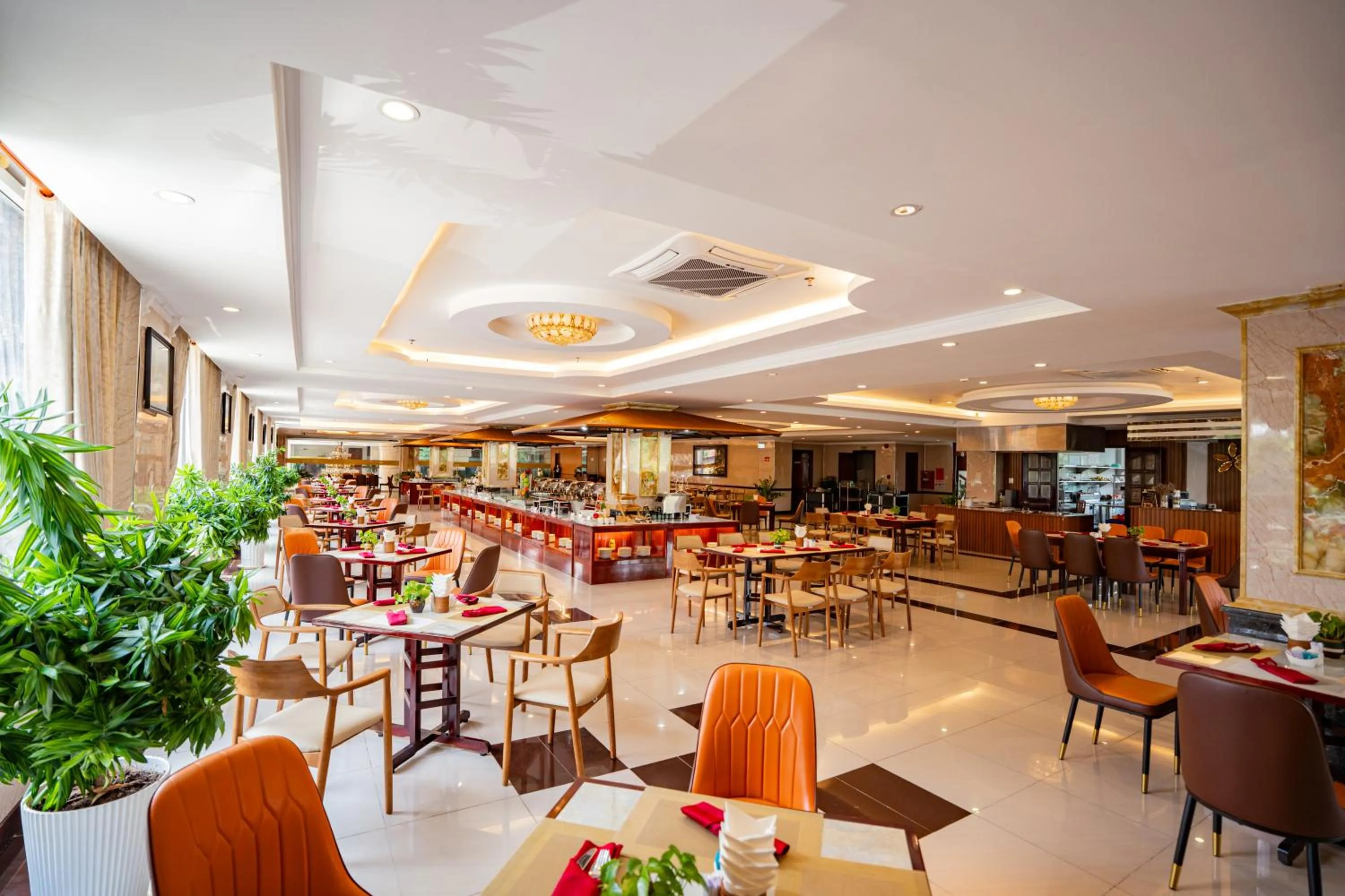 Restaurant/places to eat in Van Phat Riverside Hotel