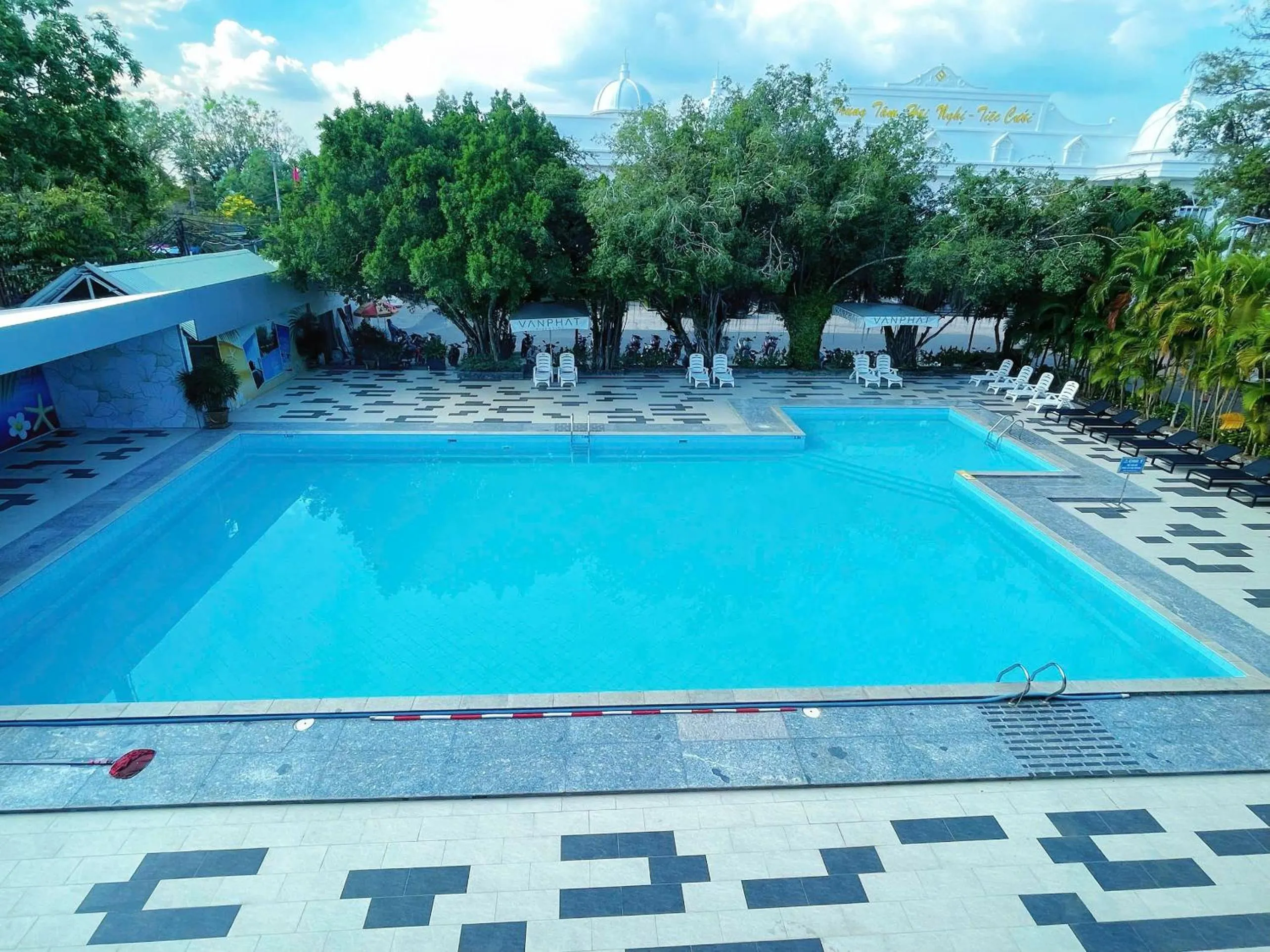 Swimming pool in Van Phat Riverside Hotel