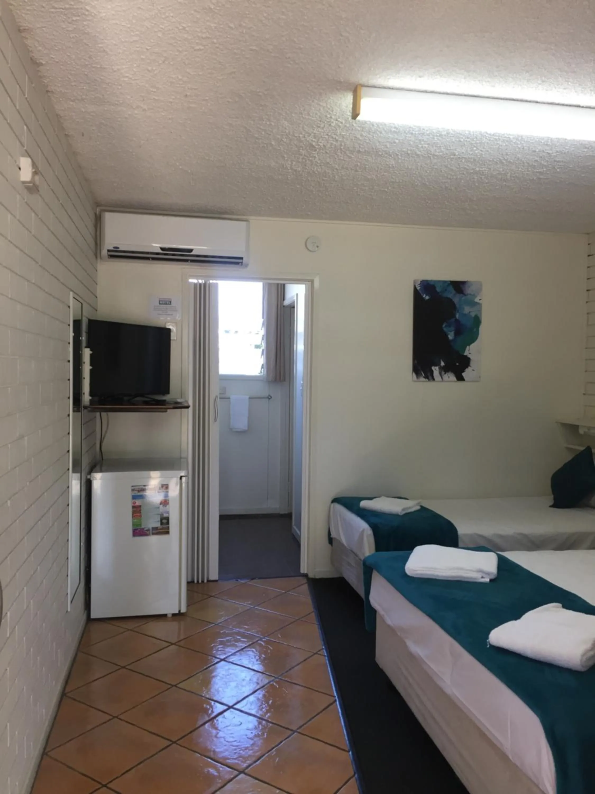 Bedroom, Bed in Paradise Motel