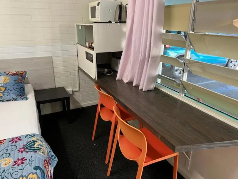 Seating area, Bed in Paradise Motel