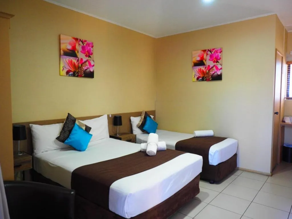 Bed in Bella Vista Motel