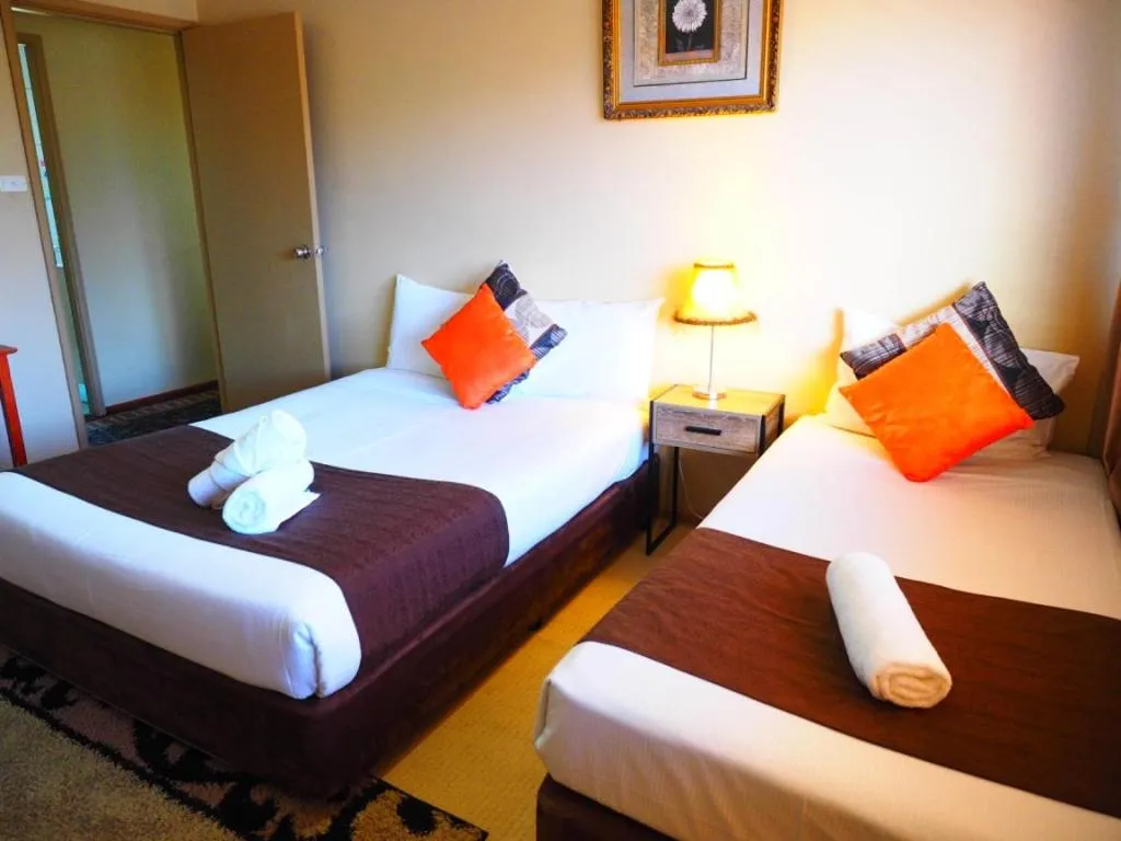 Bed in Bella Vista Motel