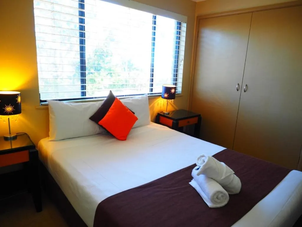 Bed in Bella Vista Motel