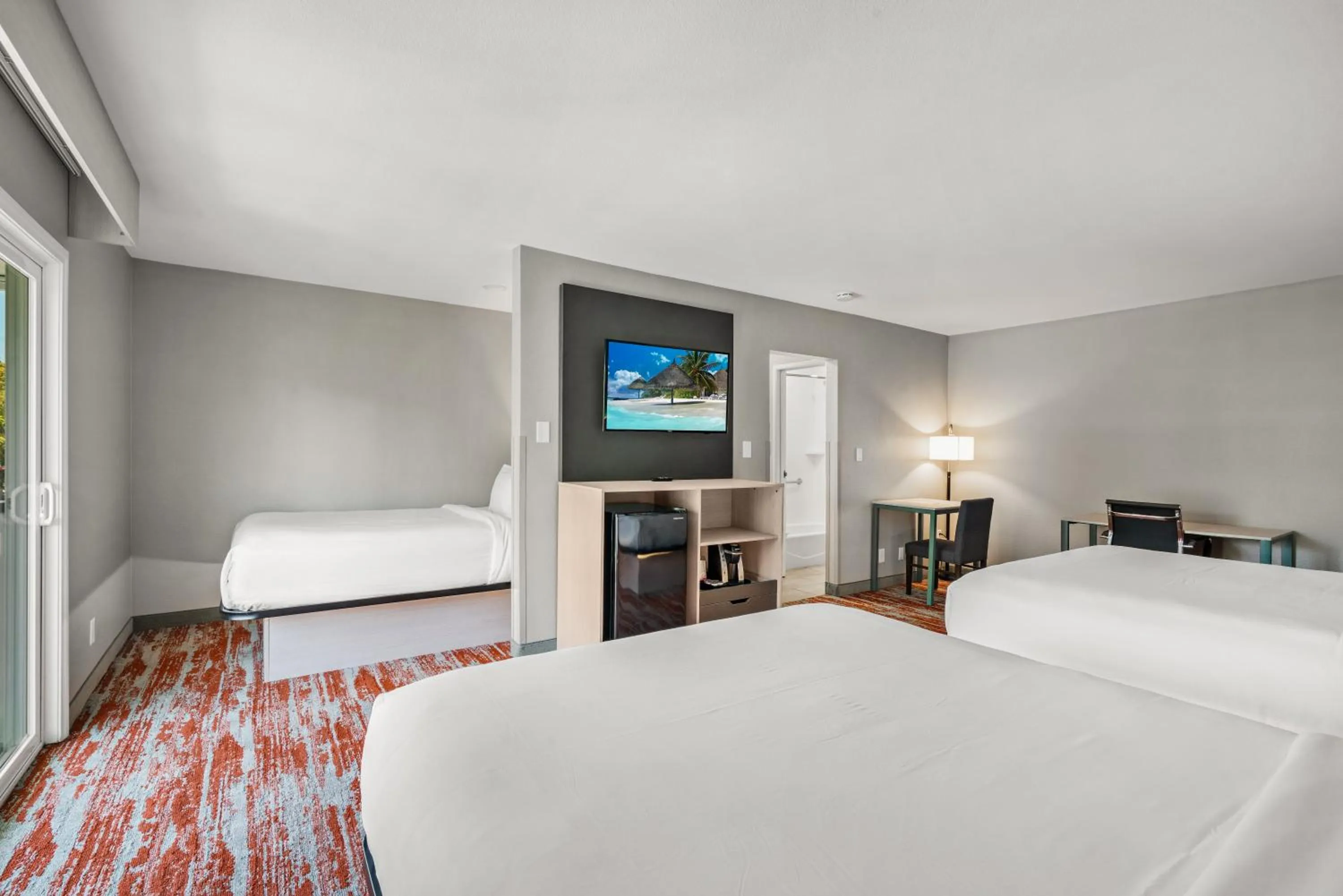 Bed in Avania Inn of Santa Barbara