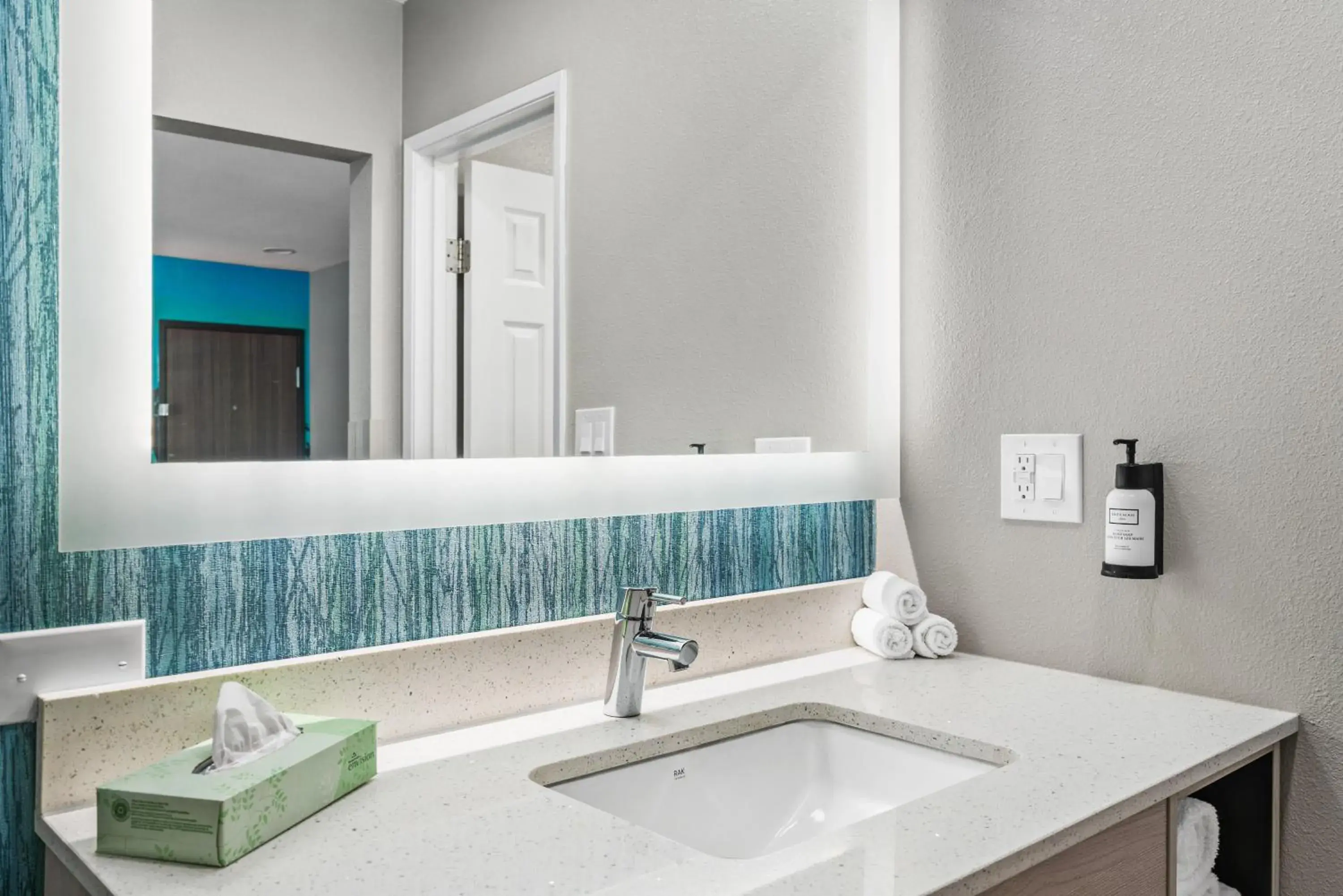 Double Queen Accessible Room with a Roll in Shower in Avania Inn of Santa Barbara Double Queen Accessible Room with a Roll in Shower in Avania Inn of Santa Barbara