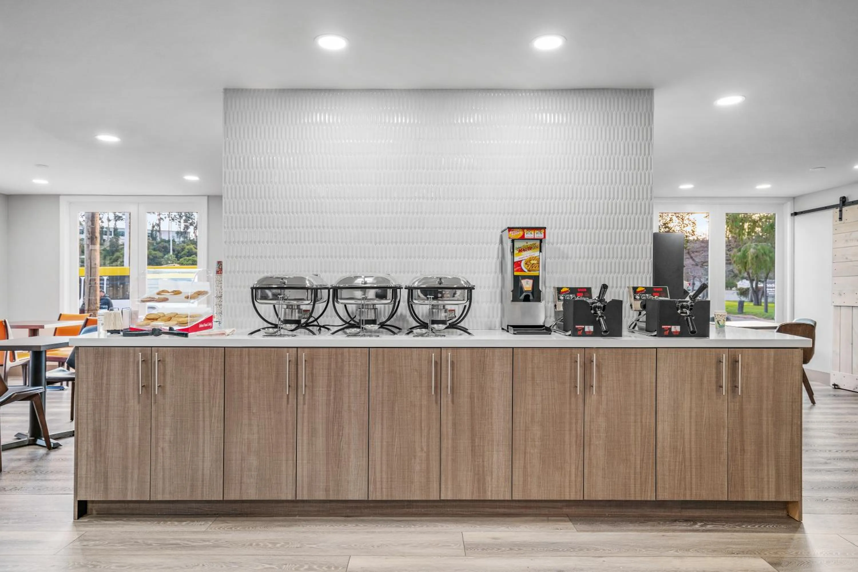 Lobby or reception in Avania Inn of Santa Barbara