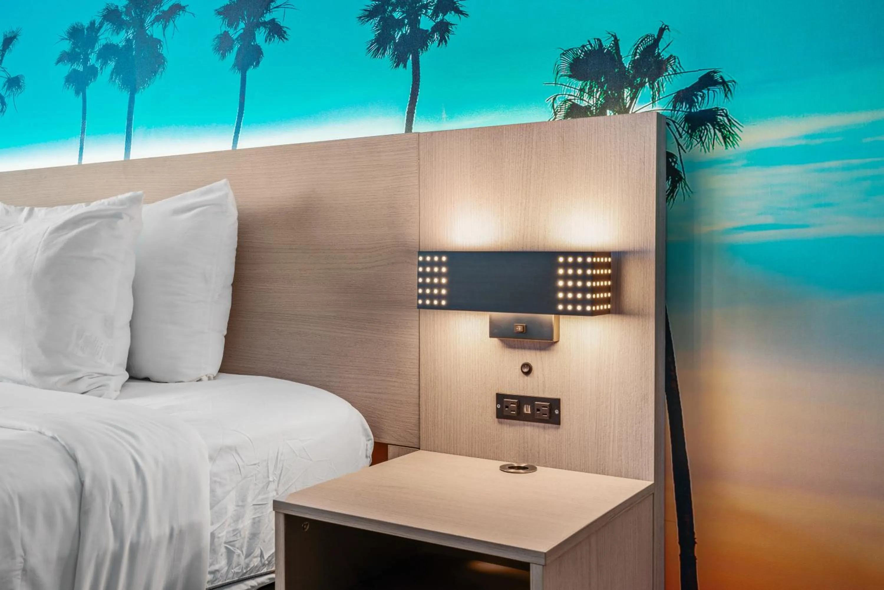 Bed in Avania Inn of Santa Barbara