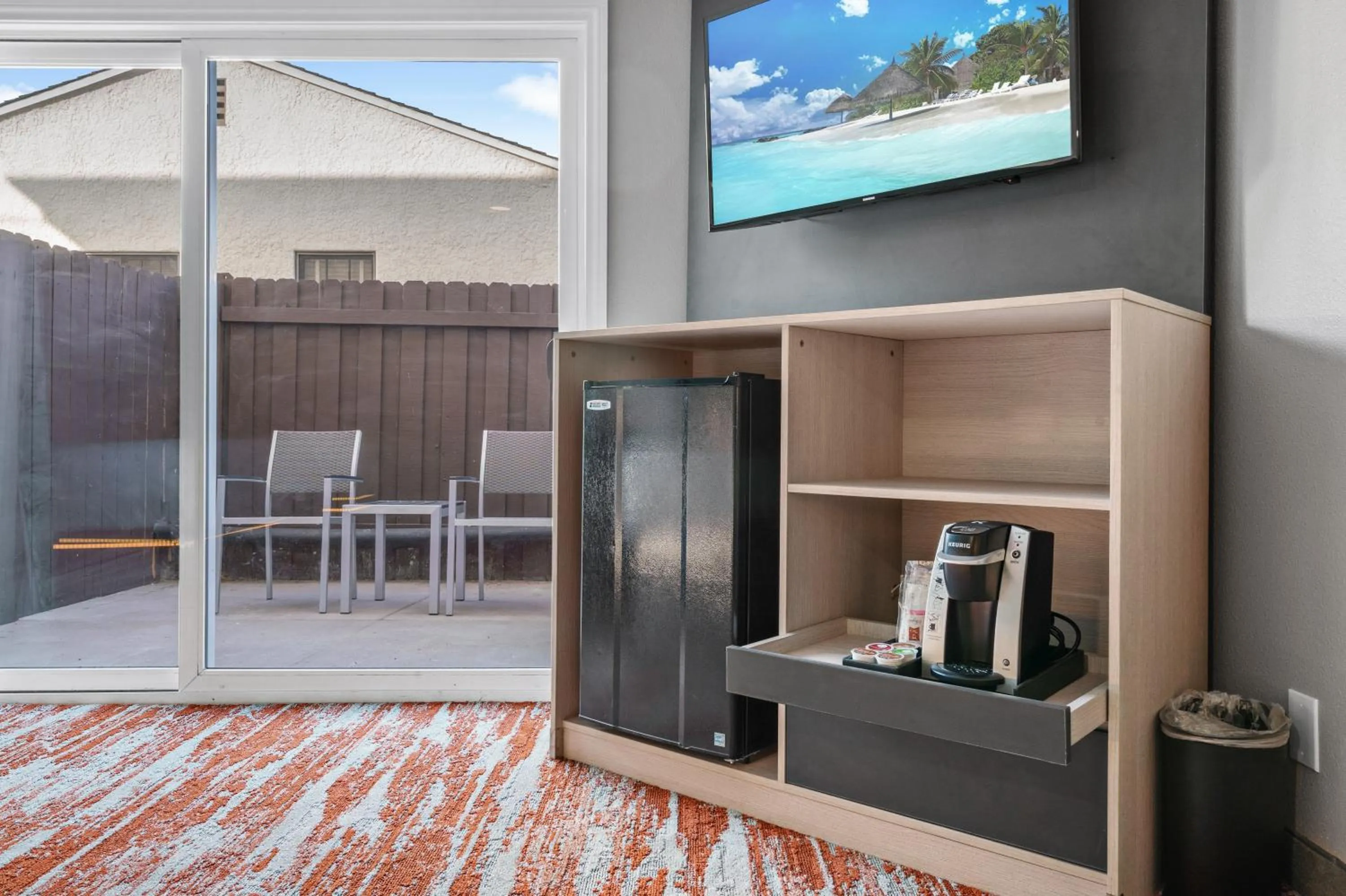 TV and multimedia in Avania Inn of Santa Barbara