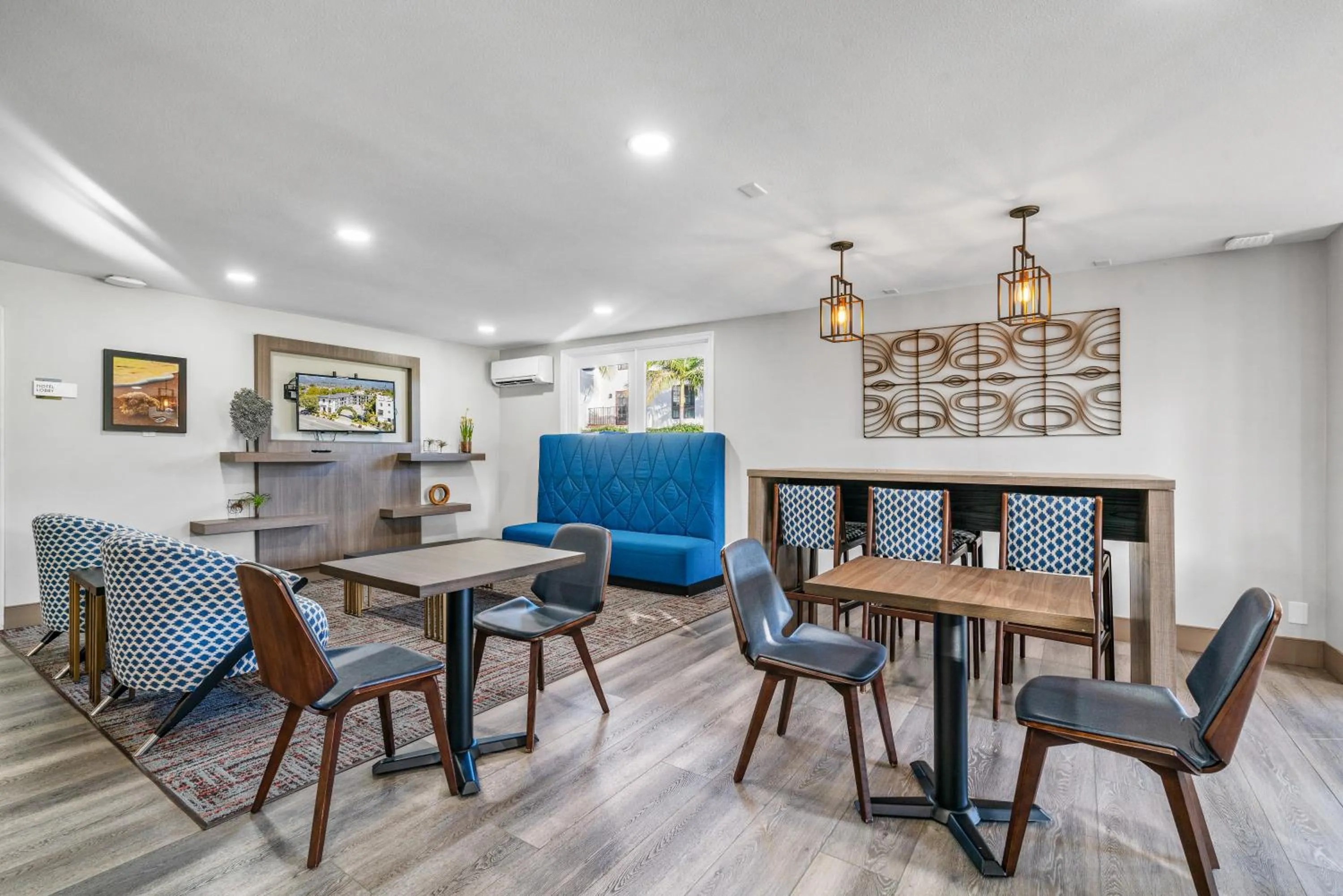 Lobby or reception in Avania Inn of Santa Barbara