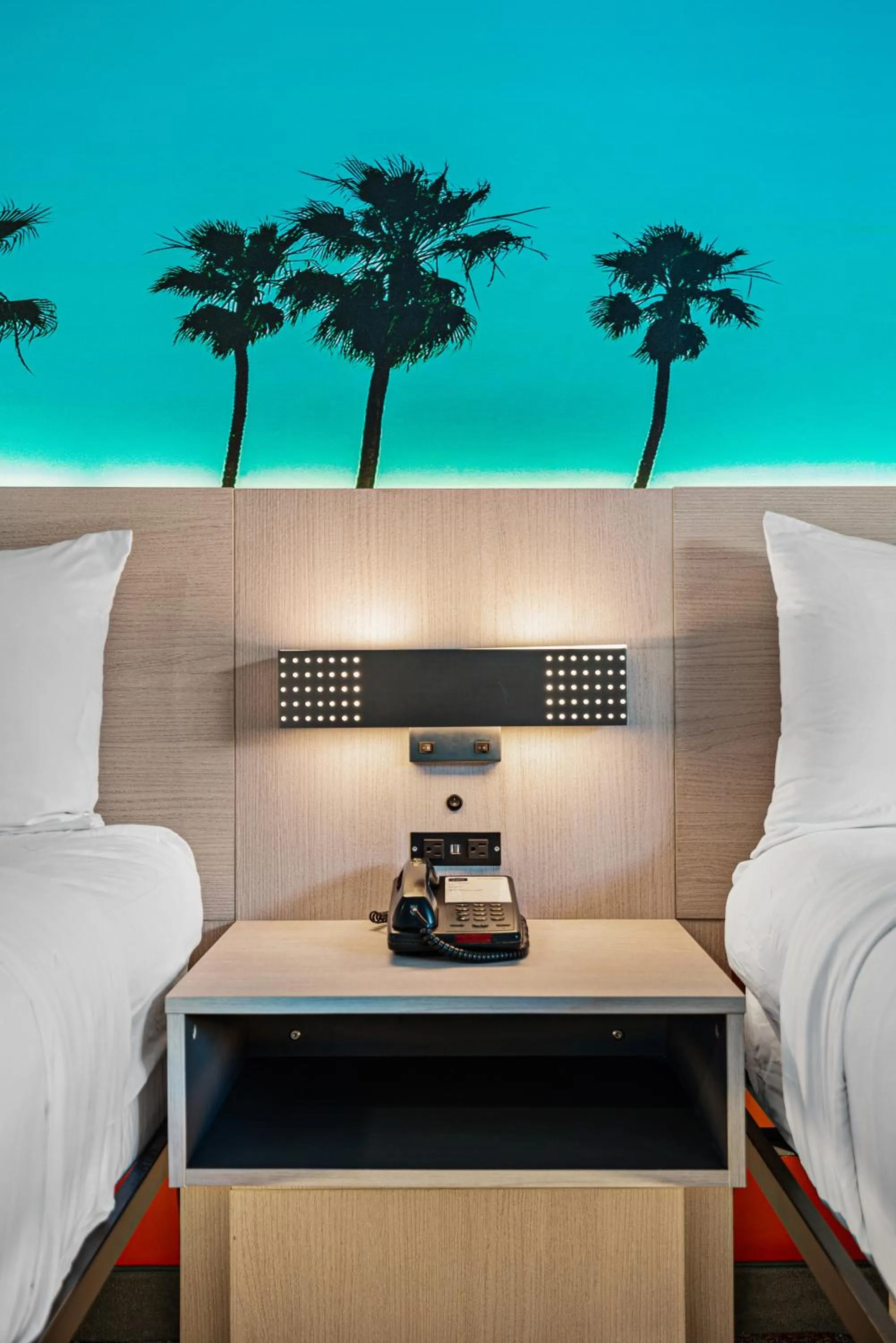 Bed in Avania Inn of Santa Barbara