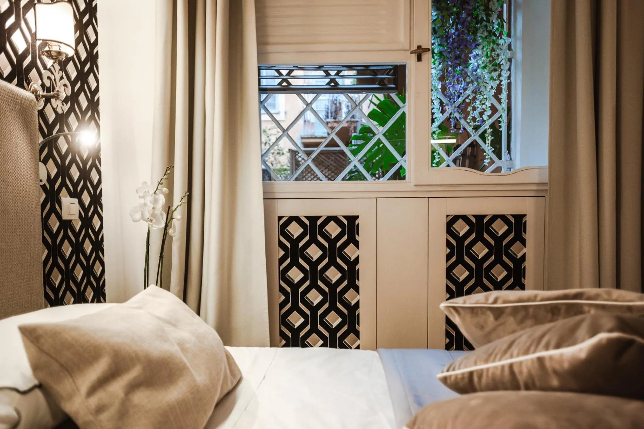 Bed in EBL LUXURY HOME